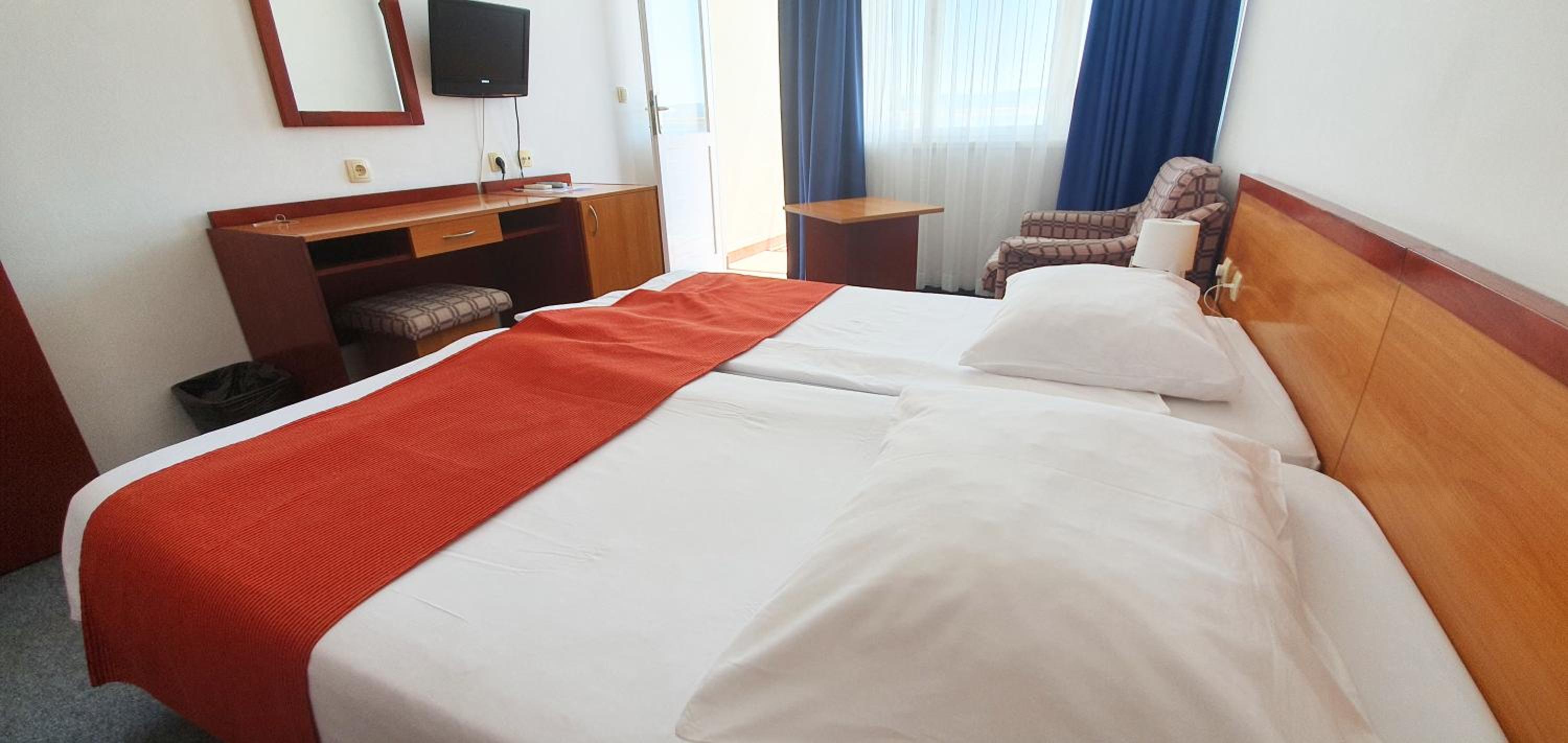 Superior Twin Room with additional bed, Sea side, Balcony  - Photo 6