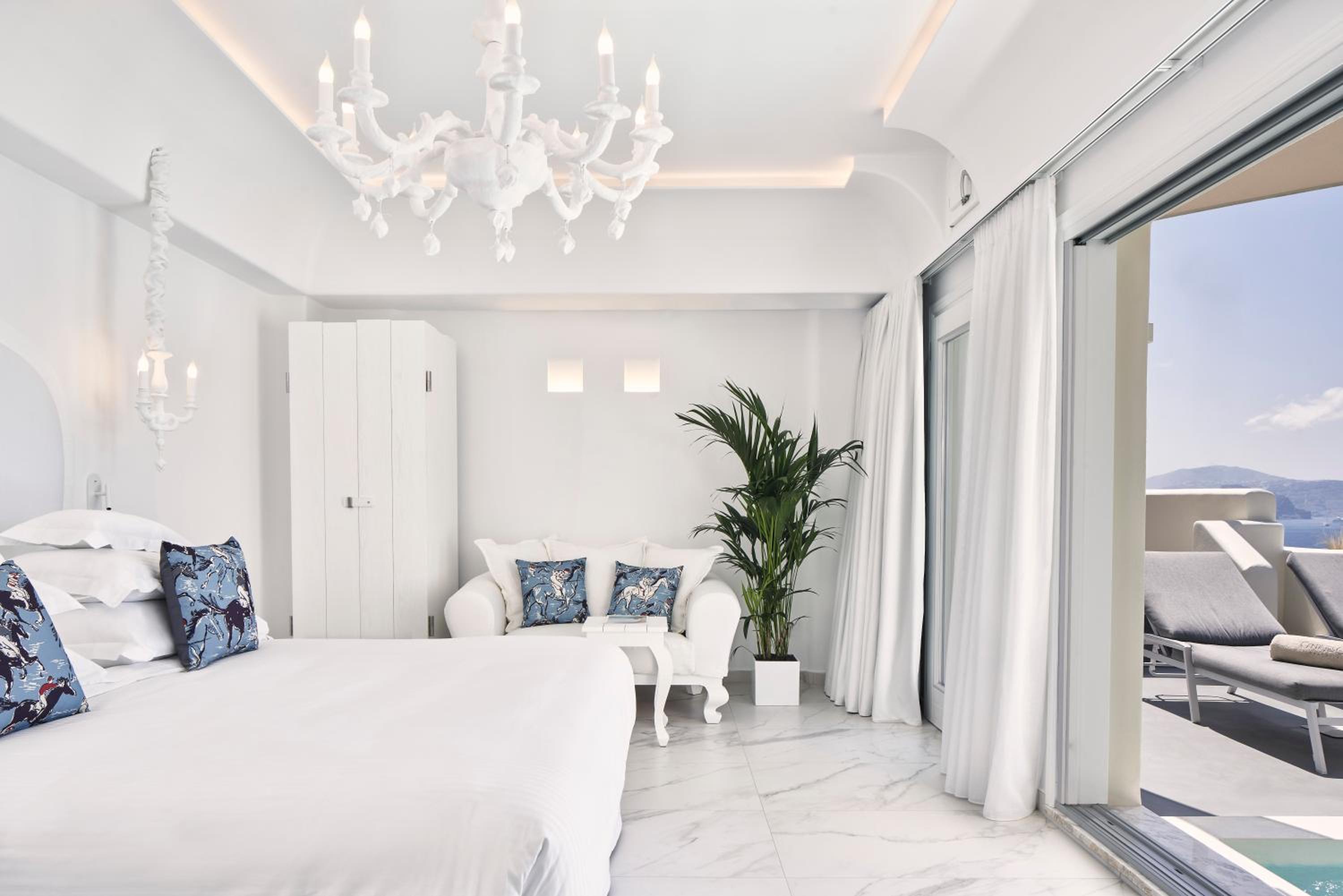 Pool Suite - Photo 3