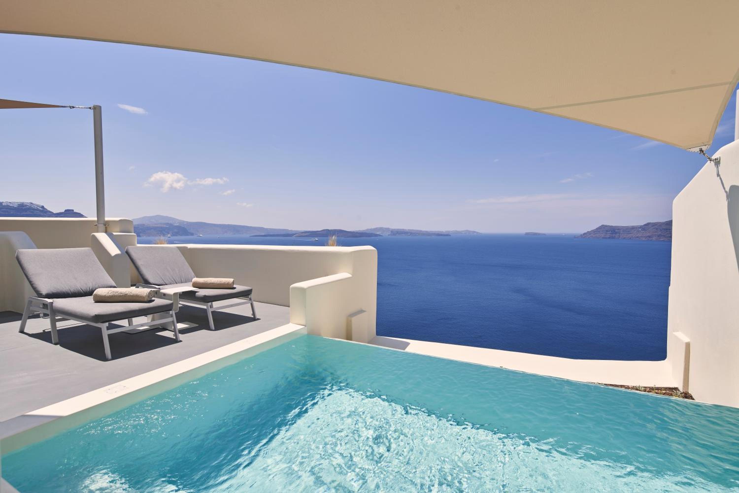 Pool Suite - Photo 13