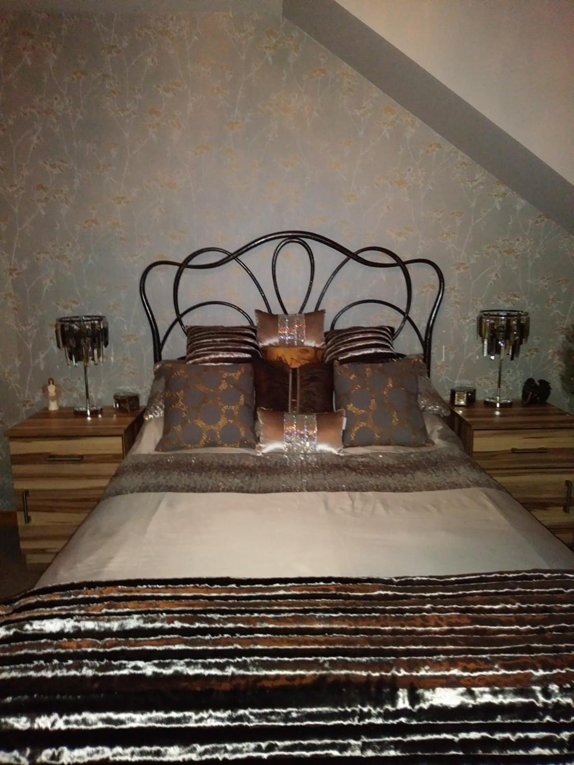 Large Double Room - Photo 1