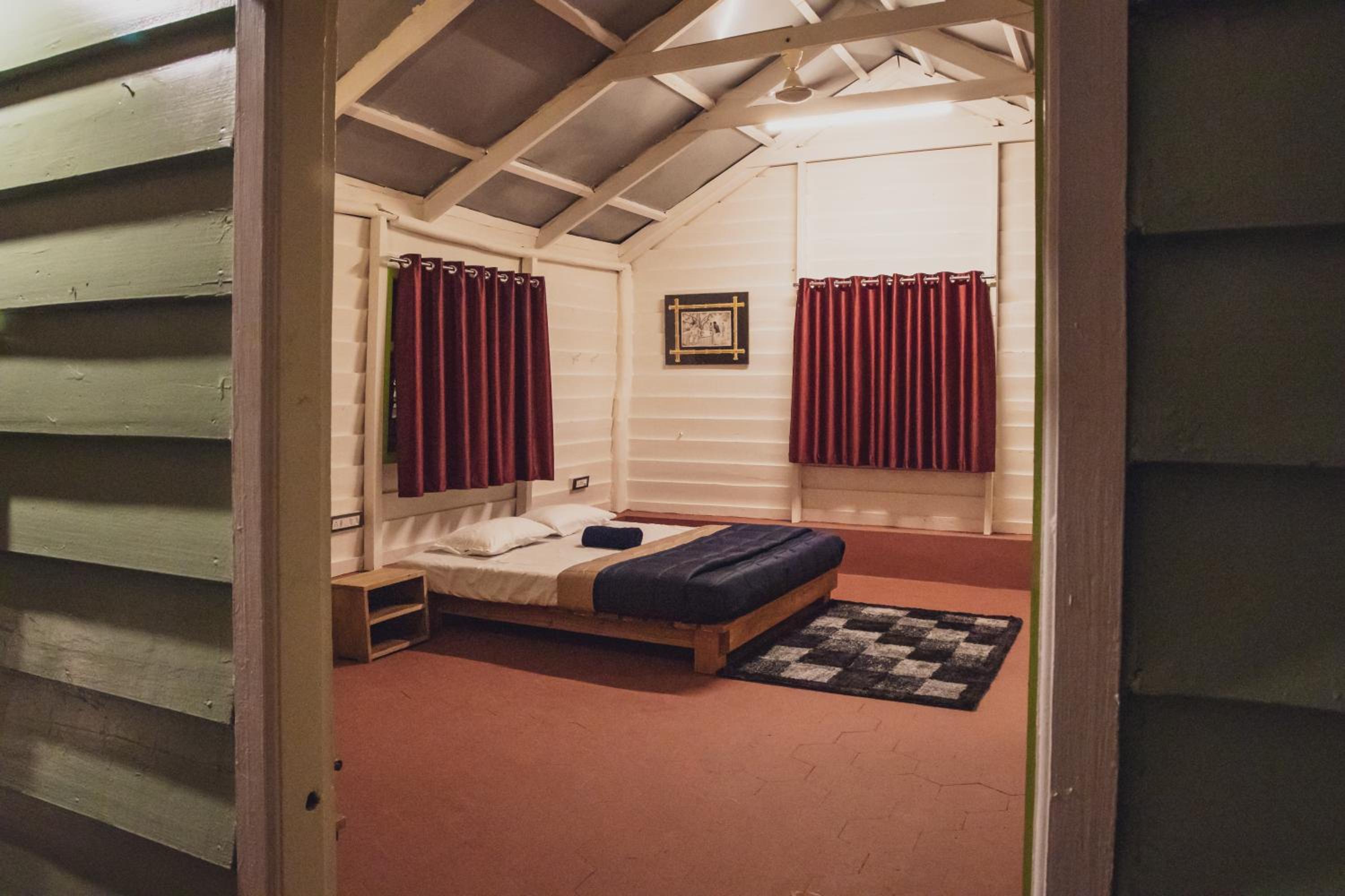 Standard Double Room - Photo 13