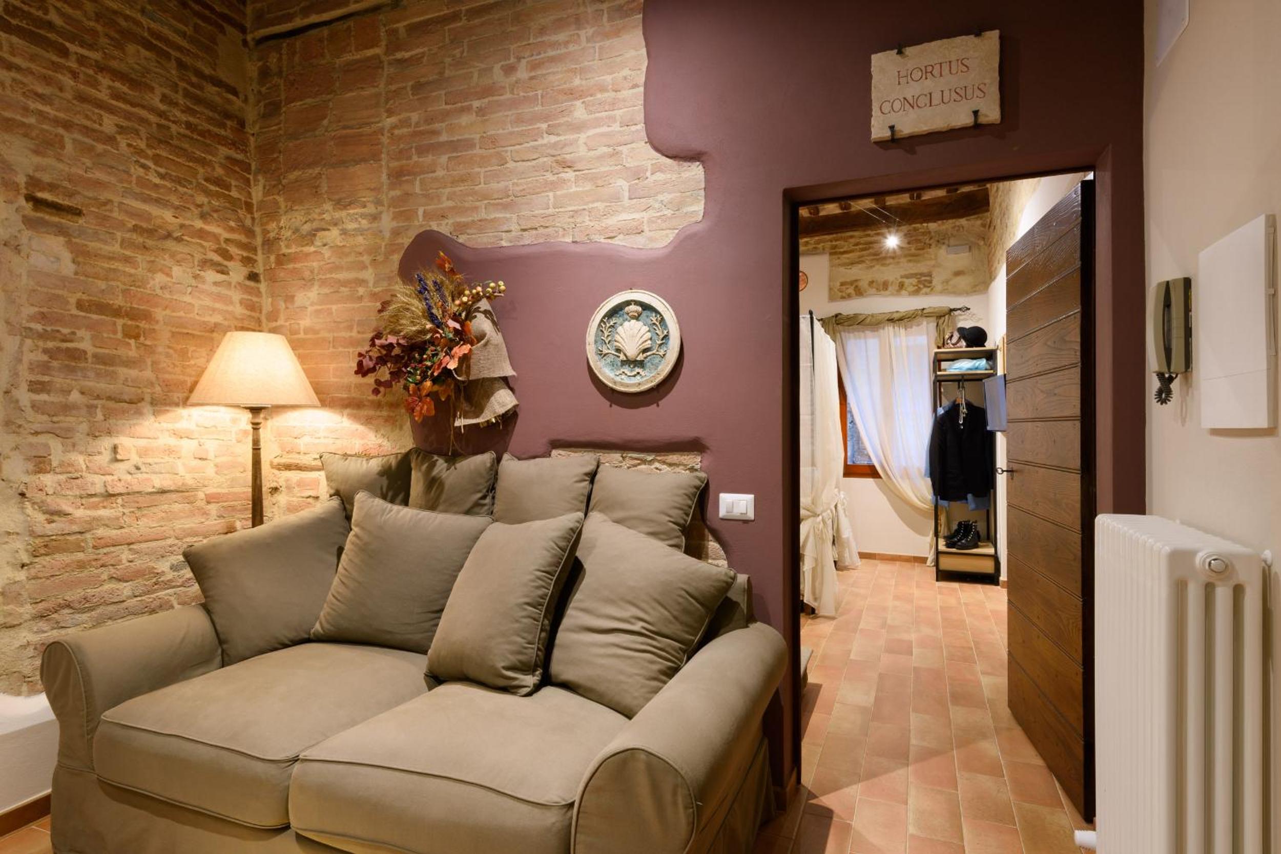 One-Bedroom Apartment - Photo 32