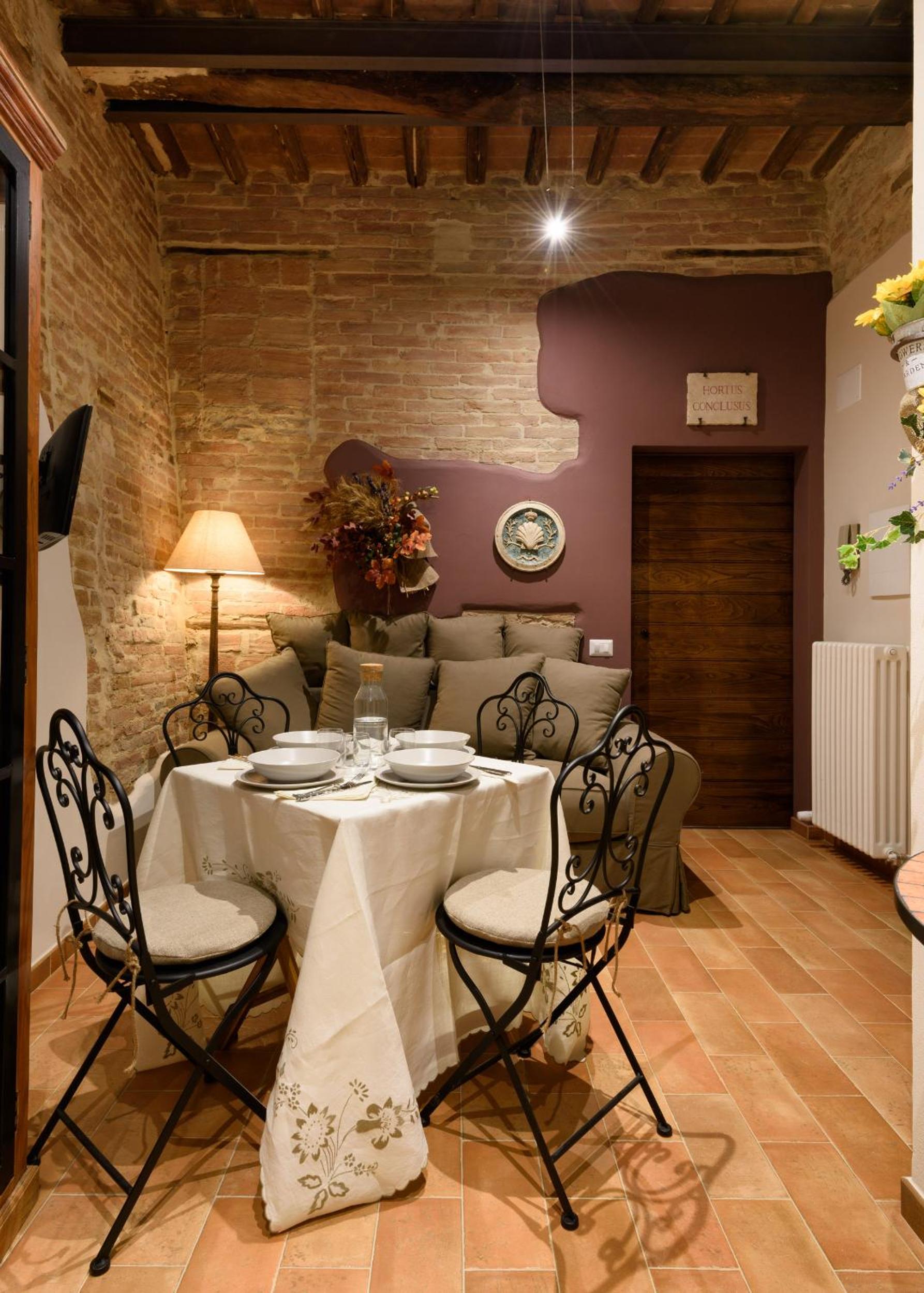 One-Bedroom Apartment - Photo 35