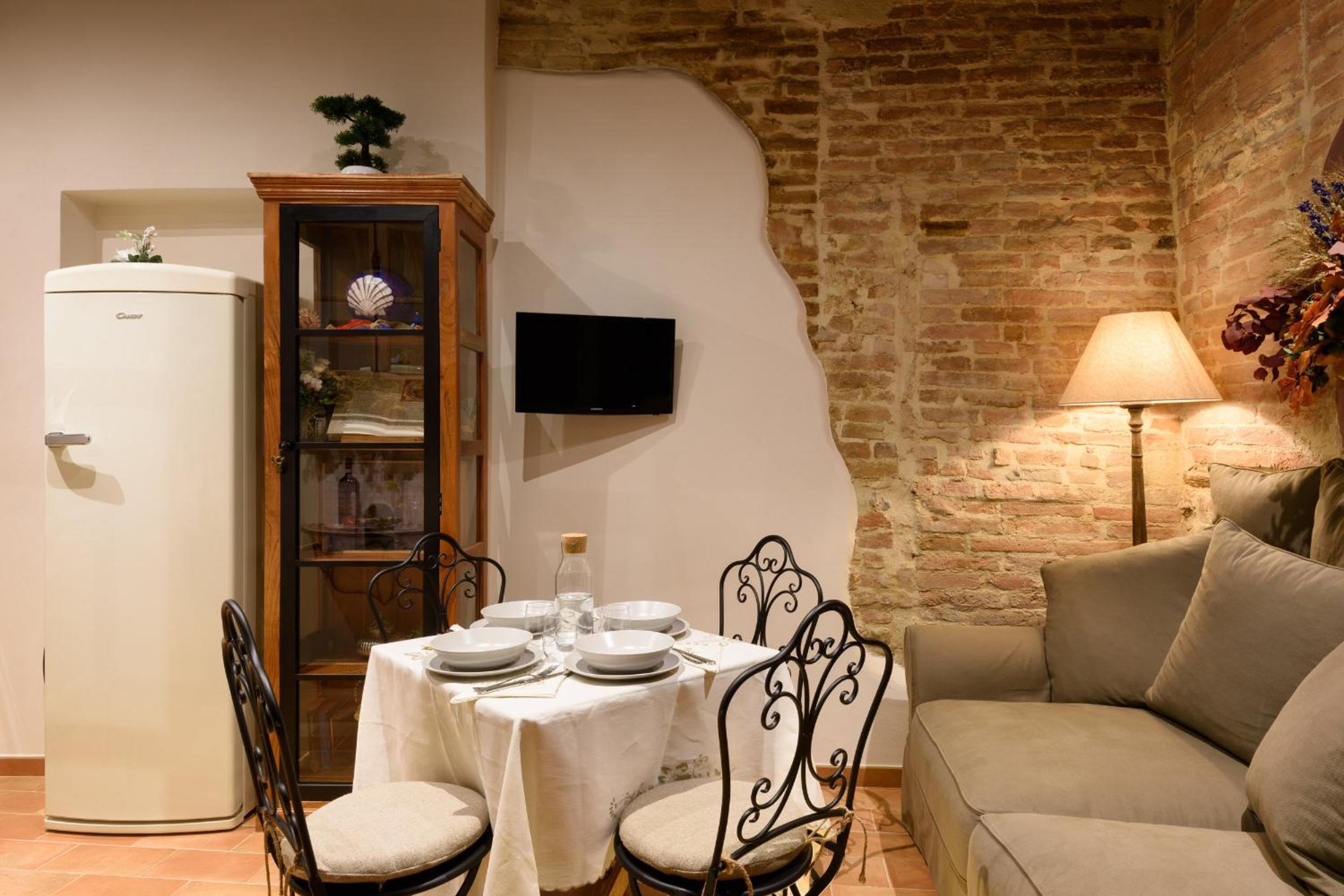 One-Bedroom Apartment - Photo 37