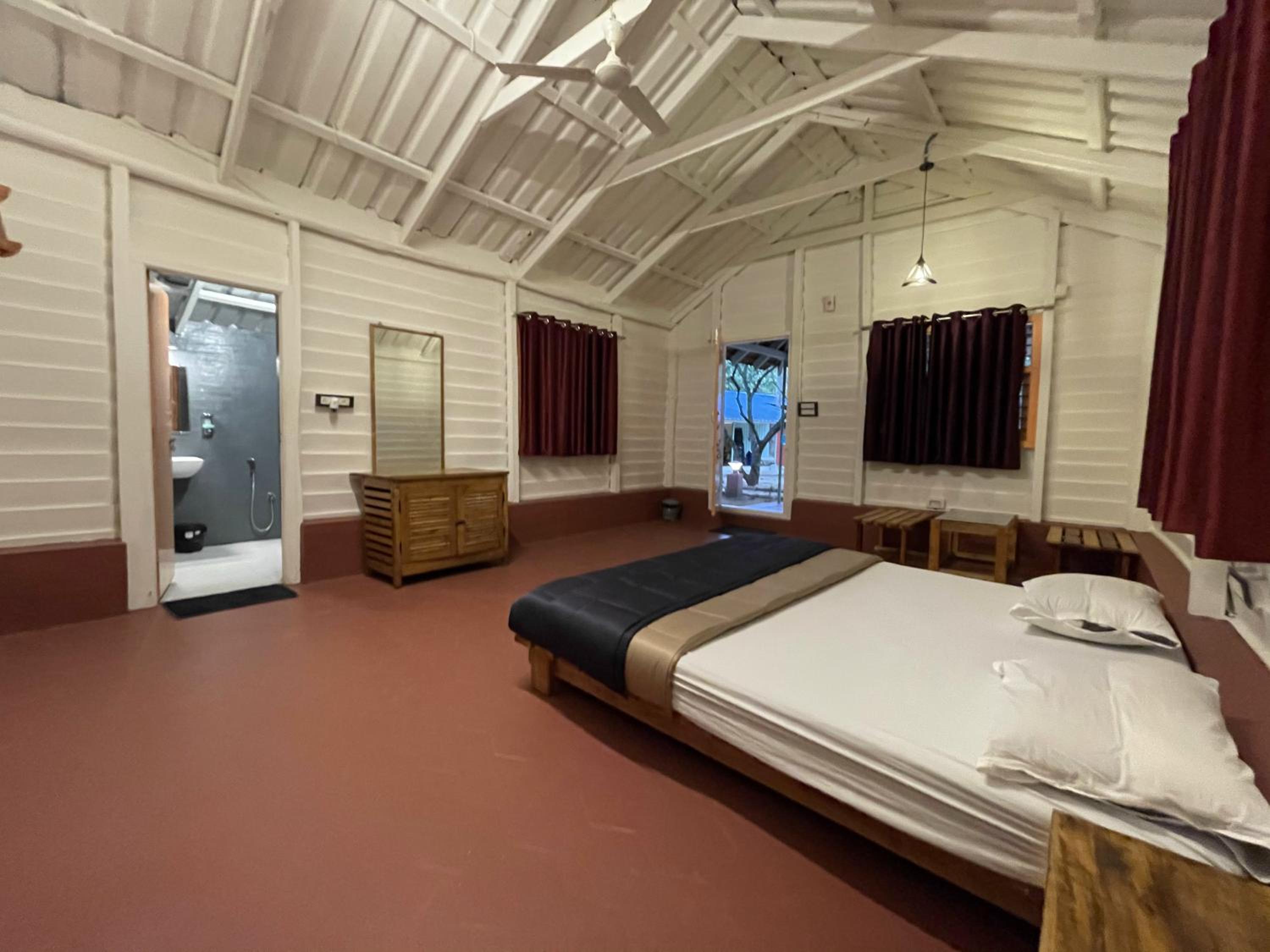 Standard Double Room - Photo 15