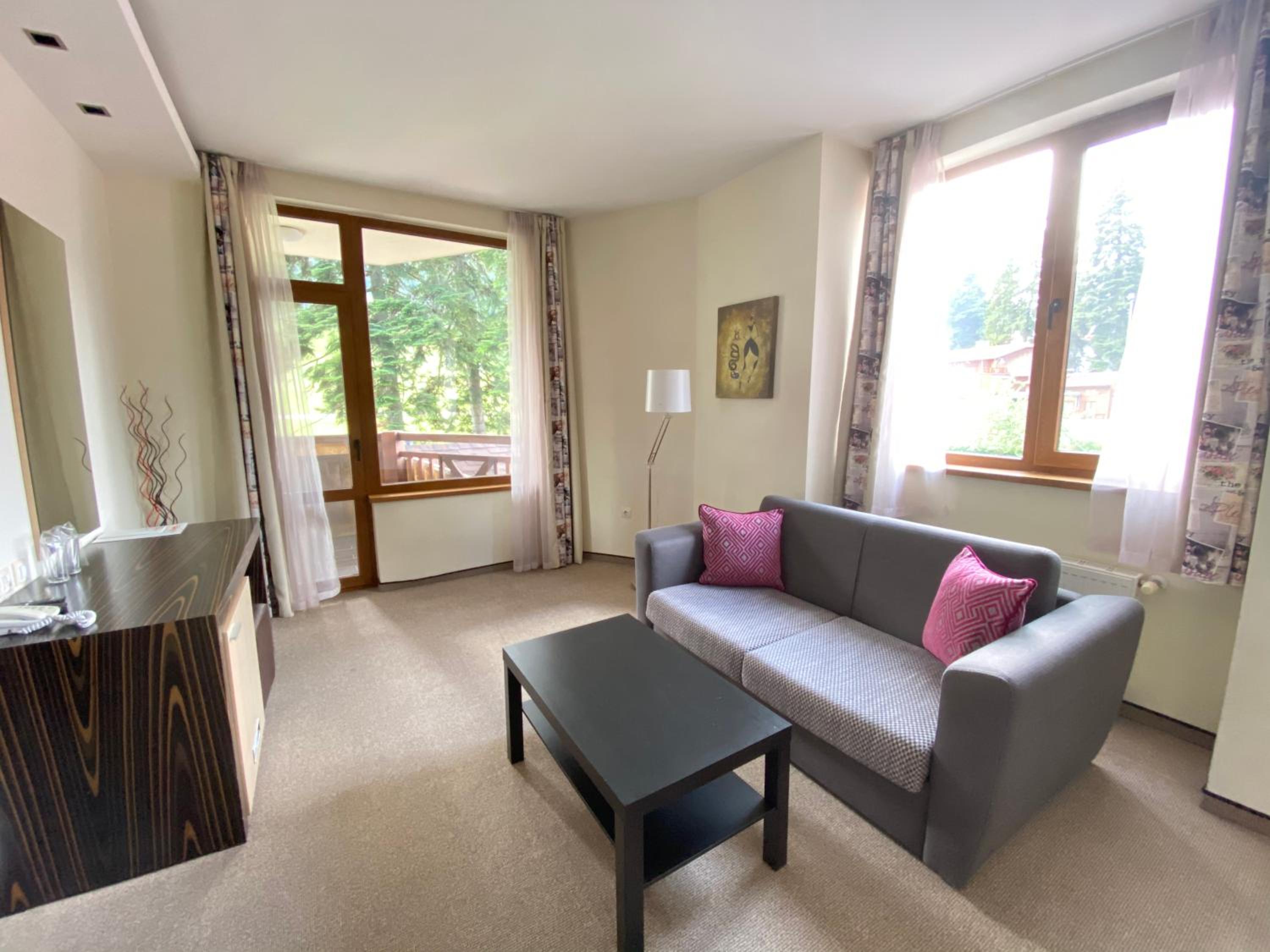 Standard Suite with Partial Slopes View photo 3