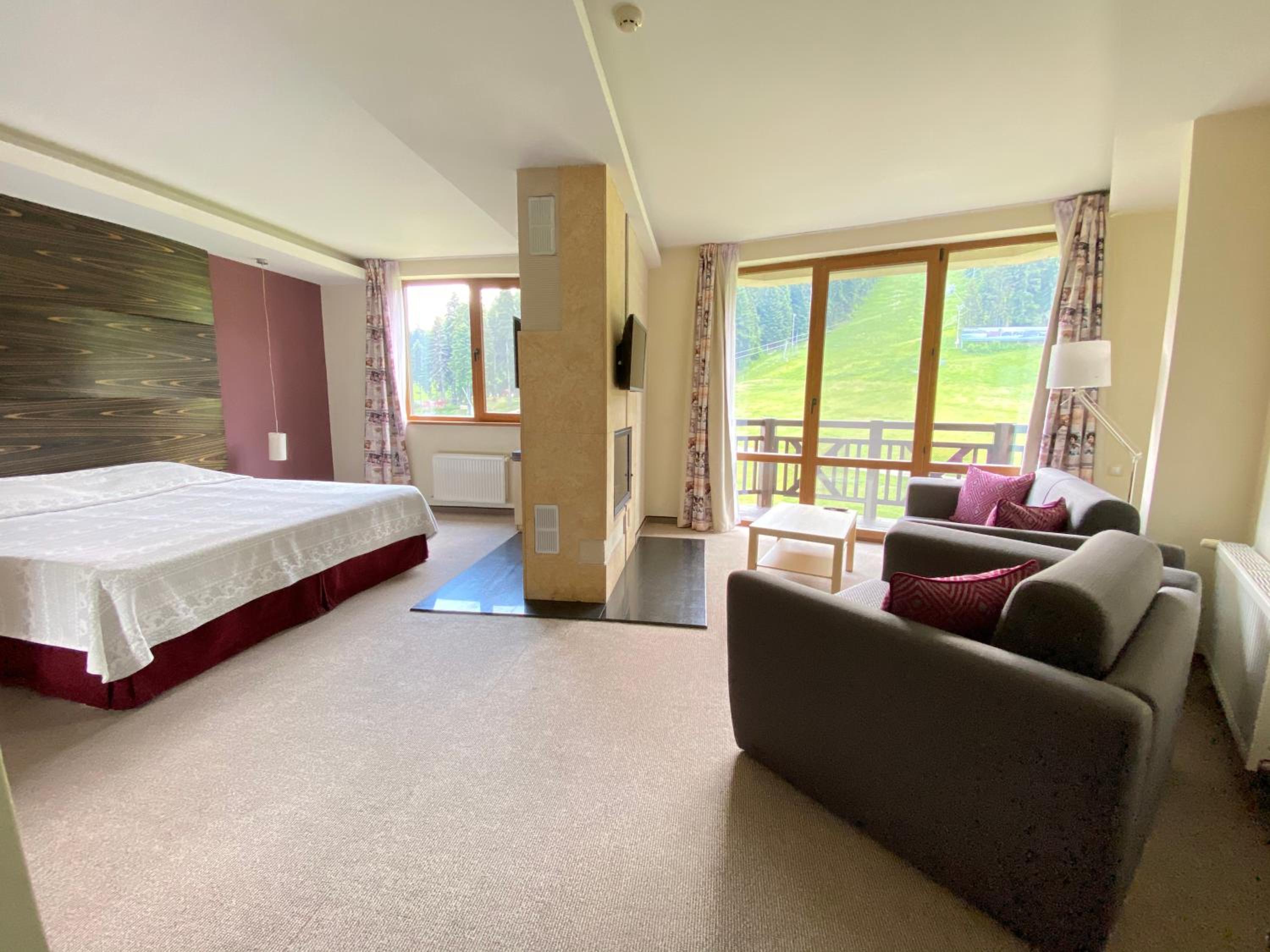Superior Suite with Slopes View photo 3