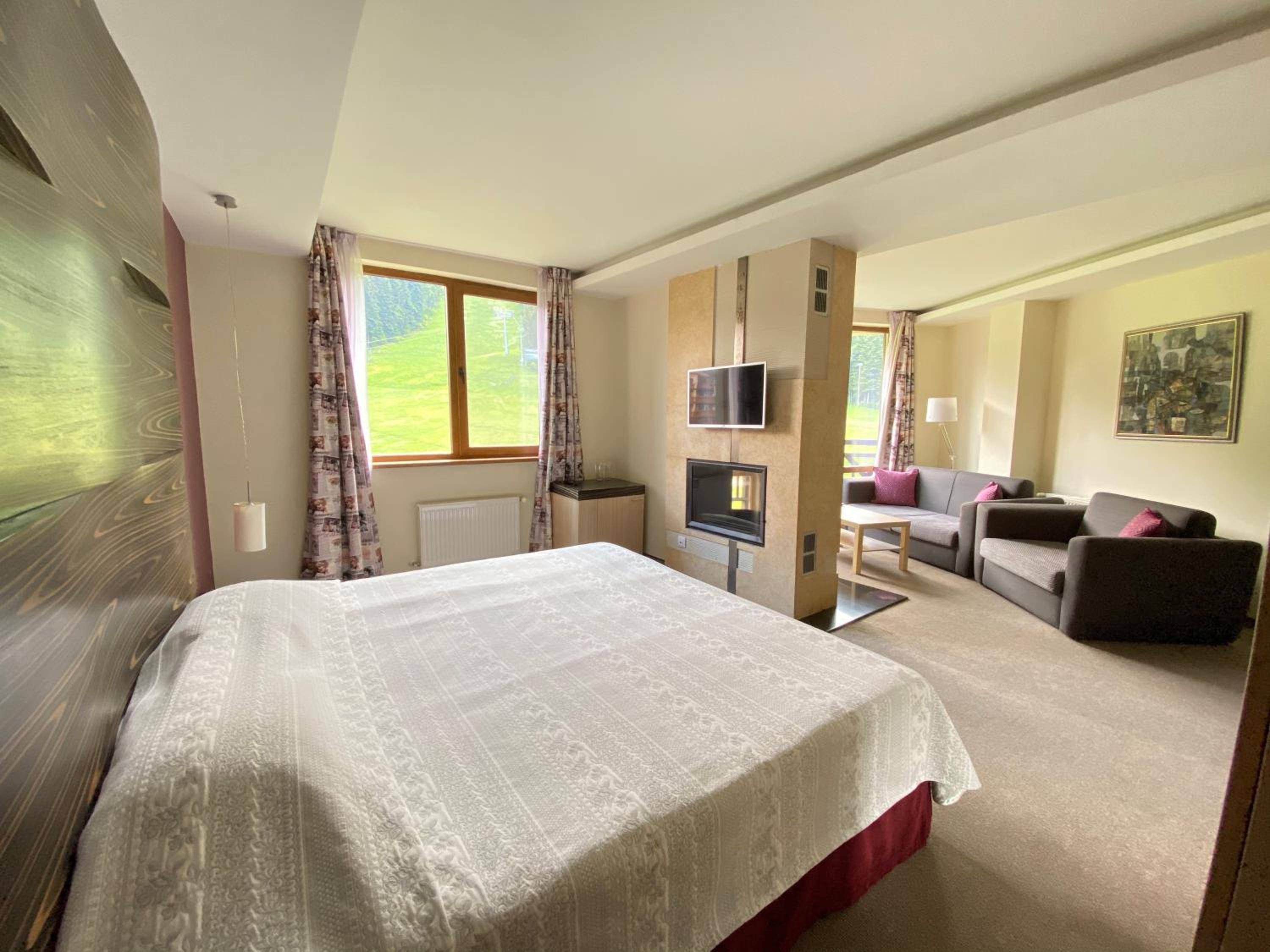 Superior Suite with Slopes View photo 2