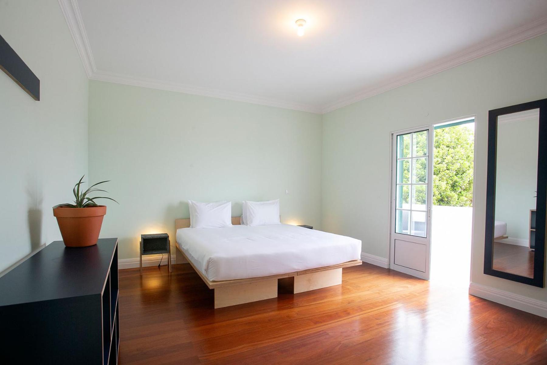 Double or Twin Room with Private Bathroom - Photo 2