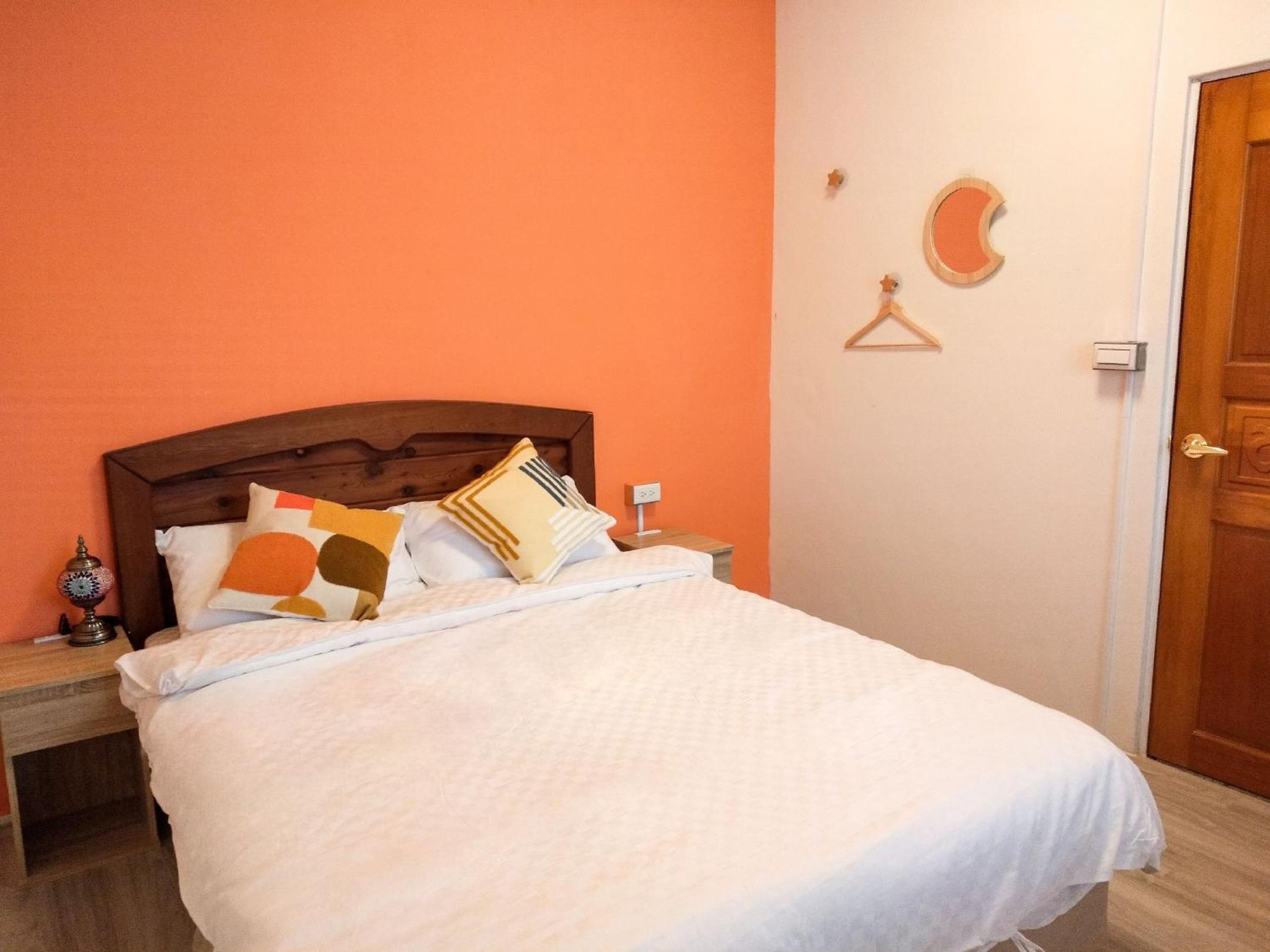 Double Room with Shared Bathroom photo 2