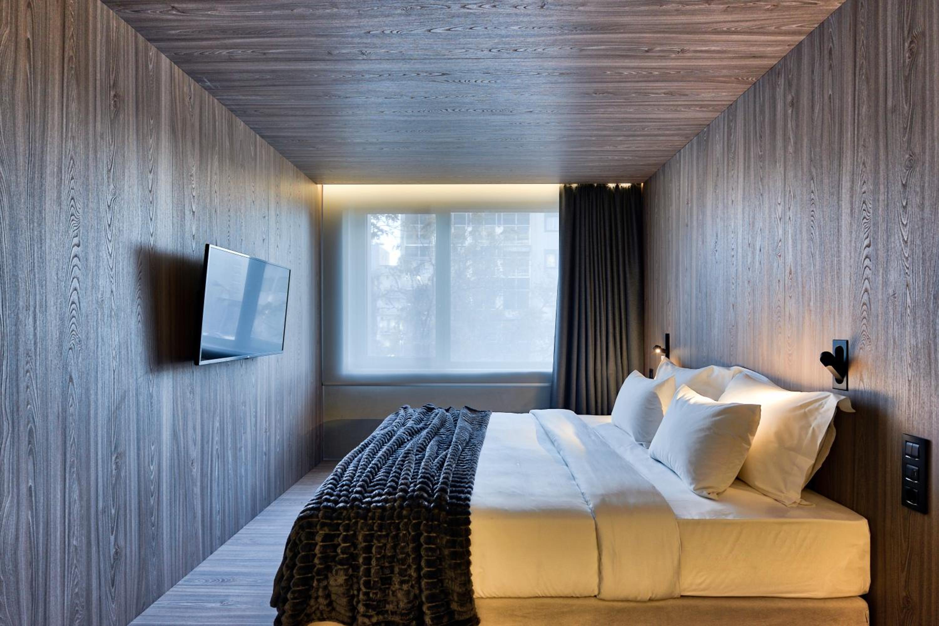 Signature Suite - Photo 6