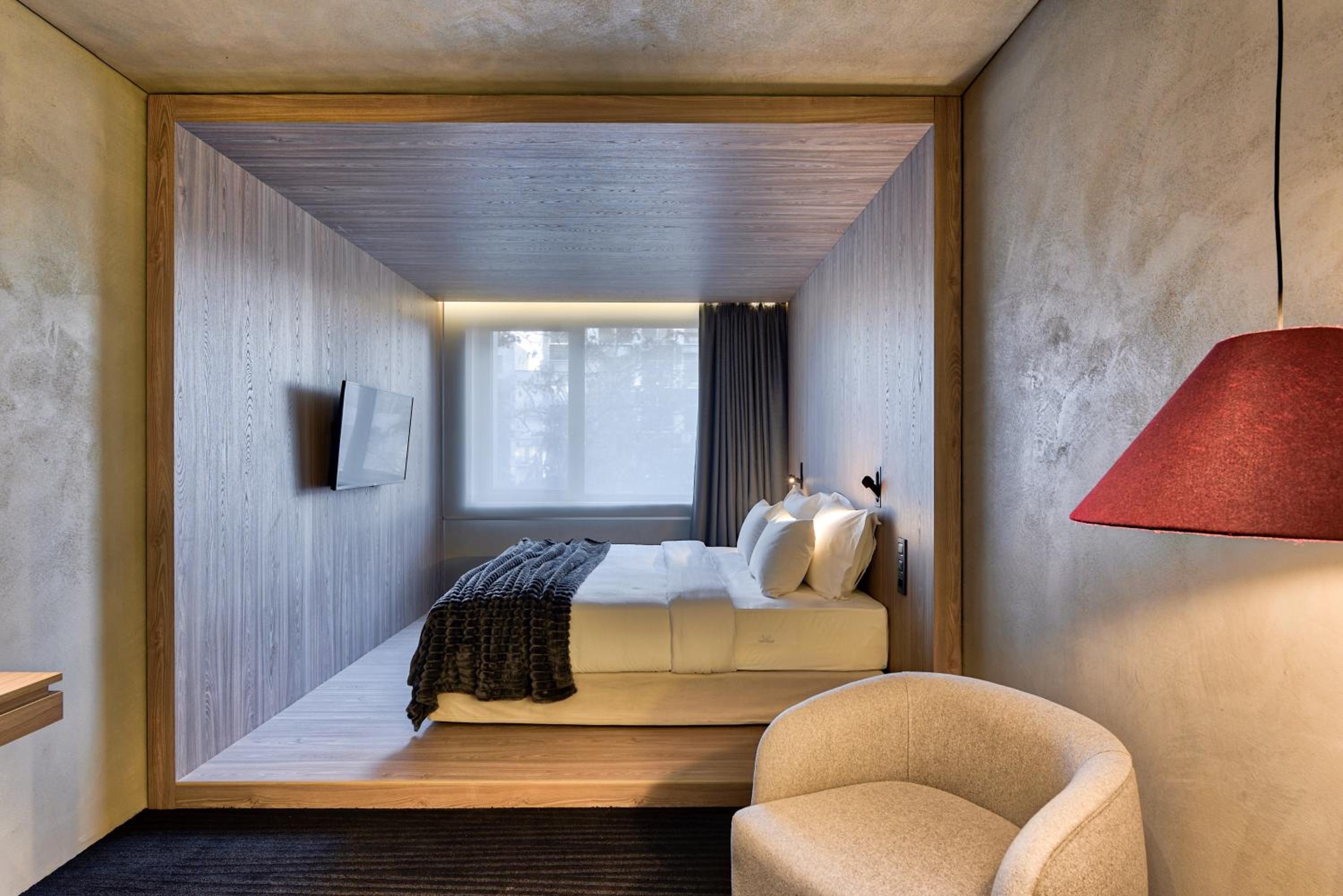 Signature Suite - Photo 5