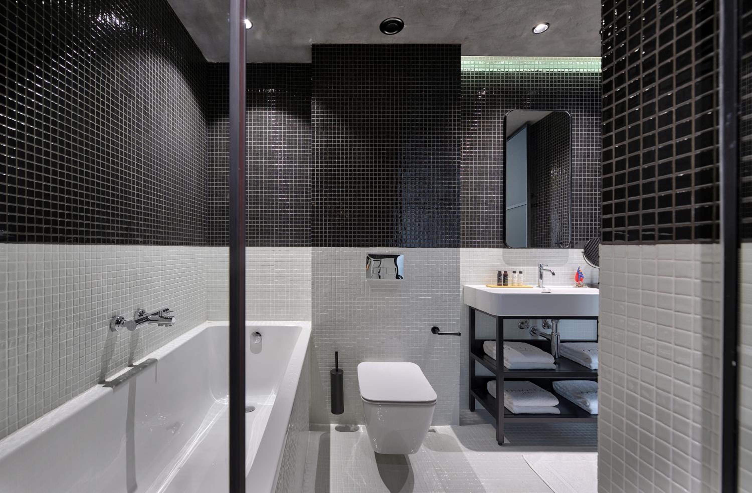 Signature Suite - Photo 10