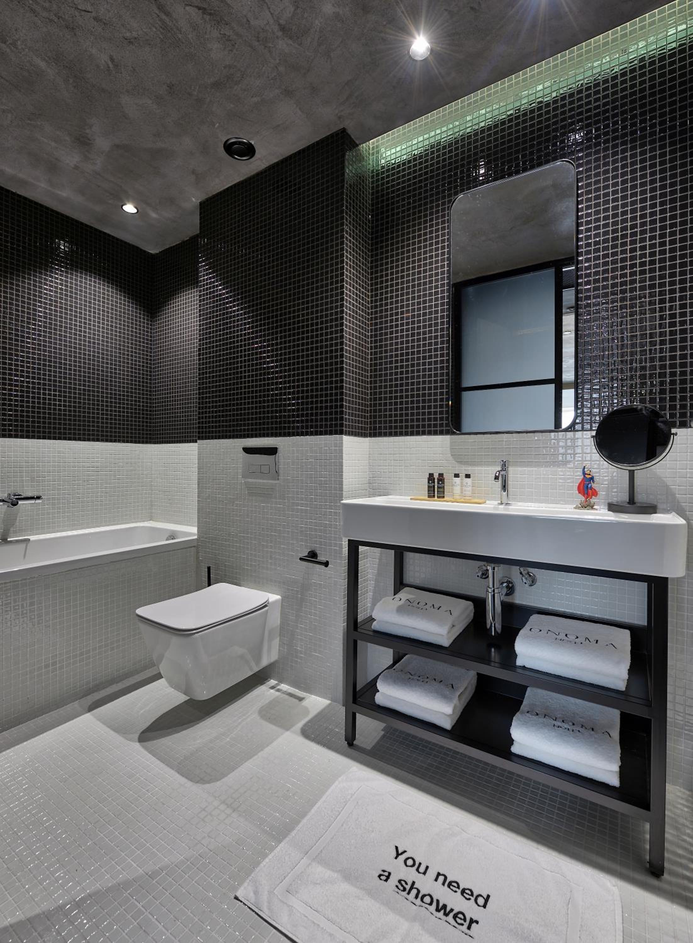 Signature Suite - Photo 3