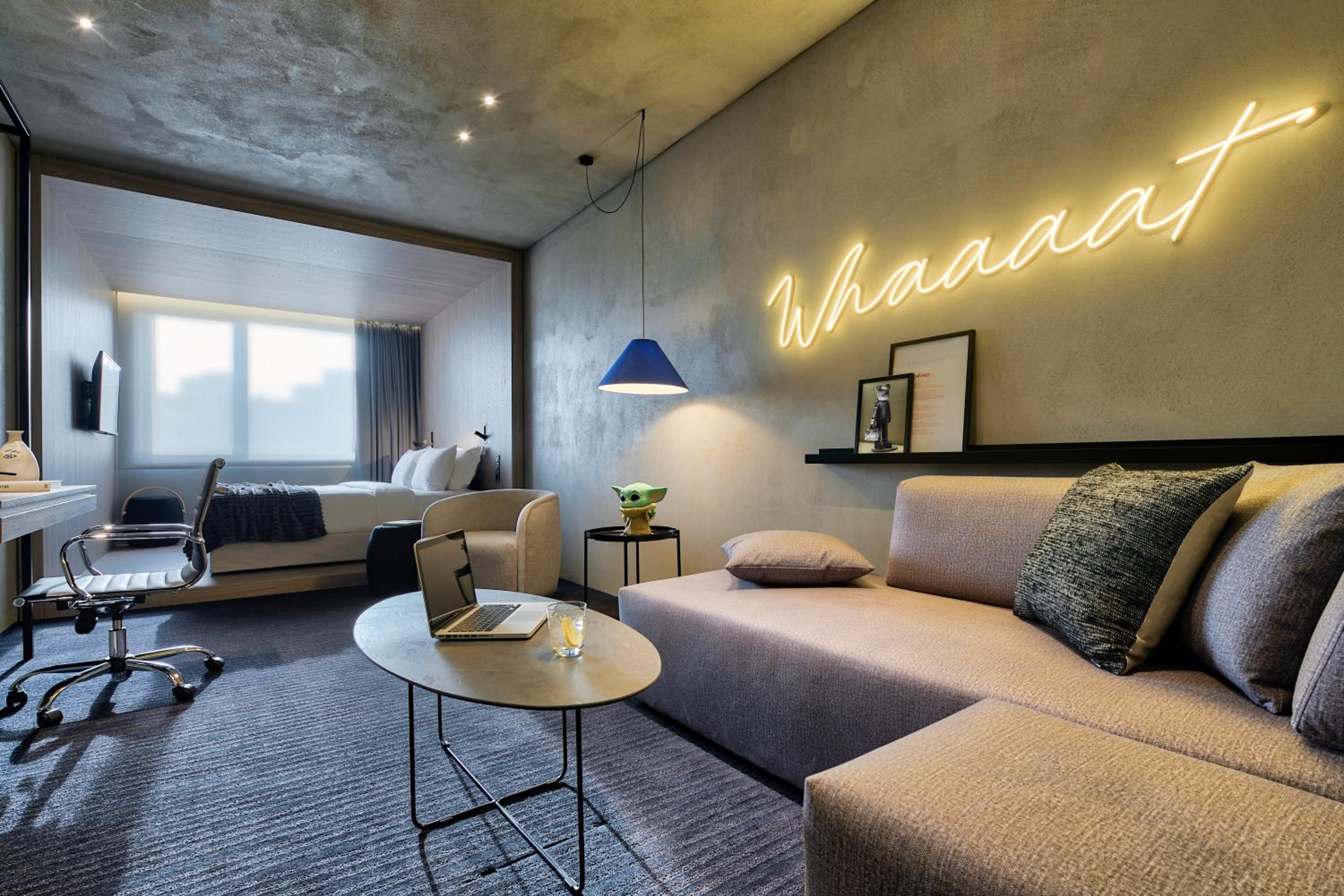 Signature Suite - Photo 8