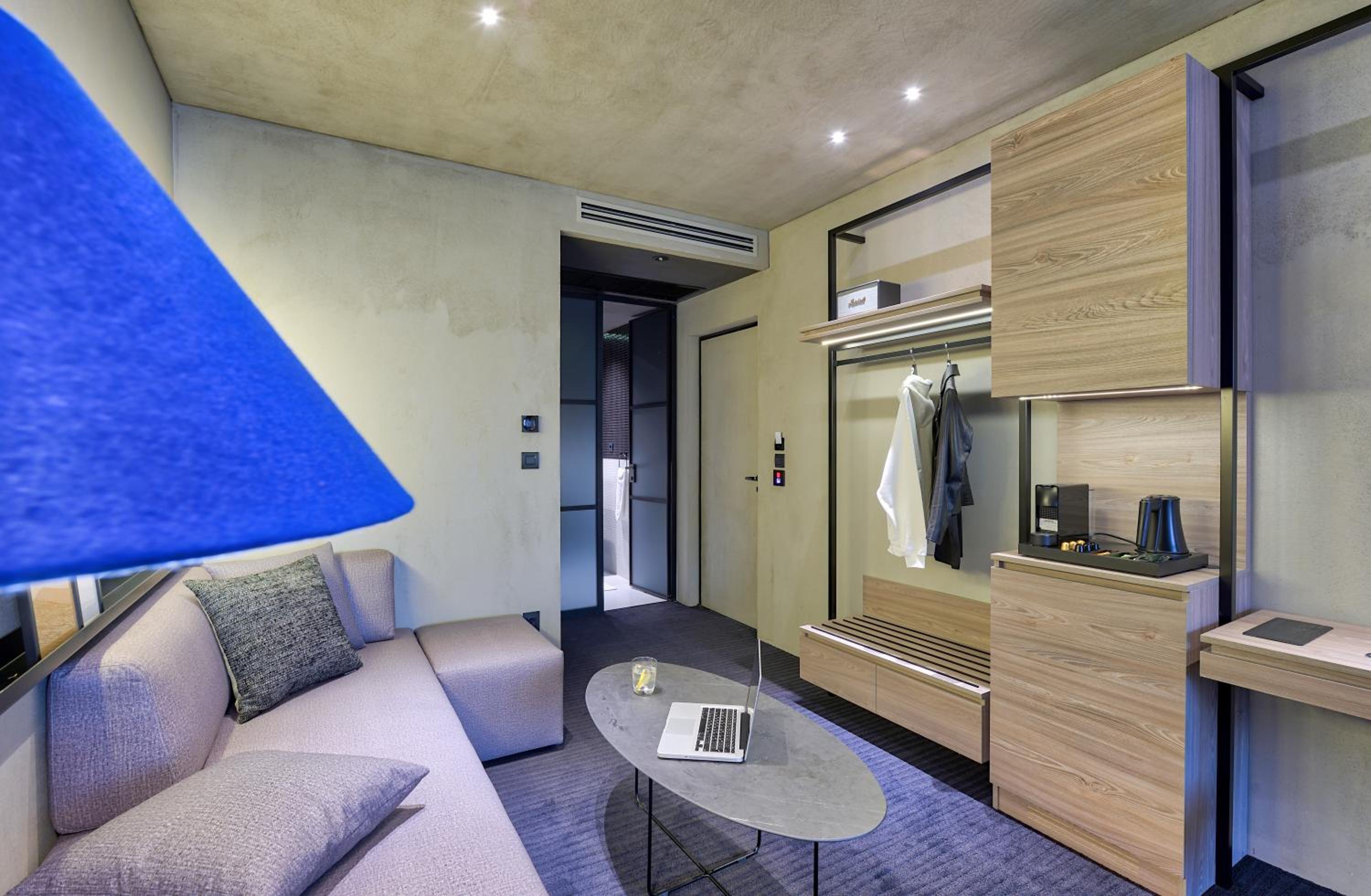 Signature Suite - Photo 7