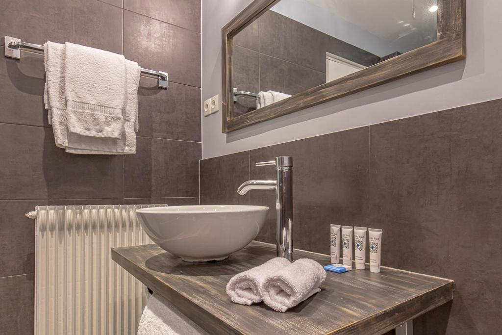Deluxe Room with Terrace - Photo 6