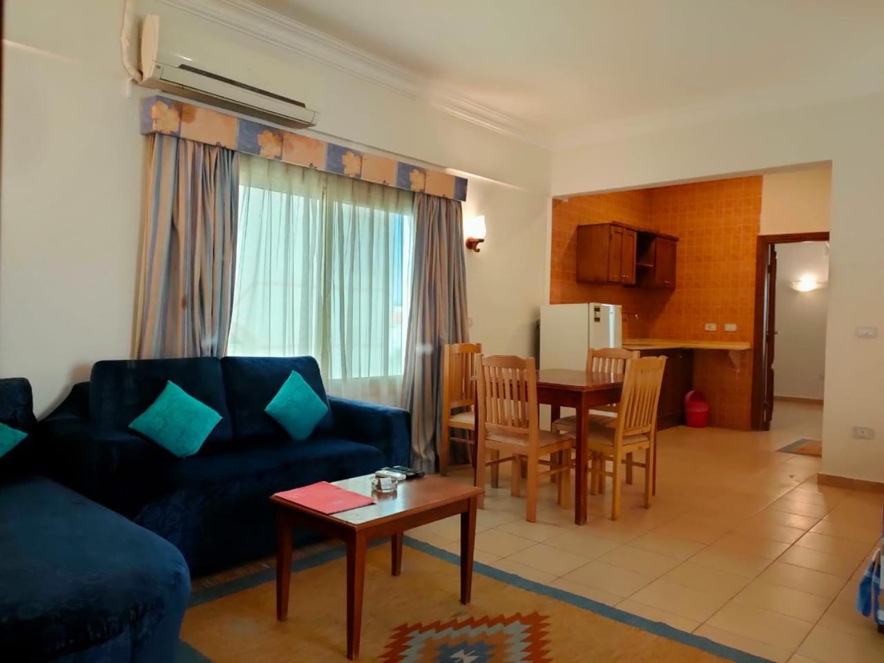 Executive Suite - Photo 4