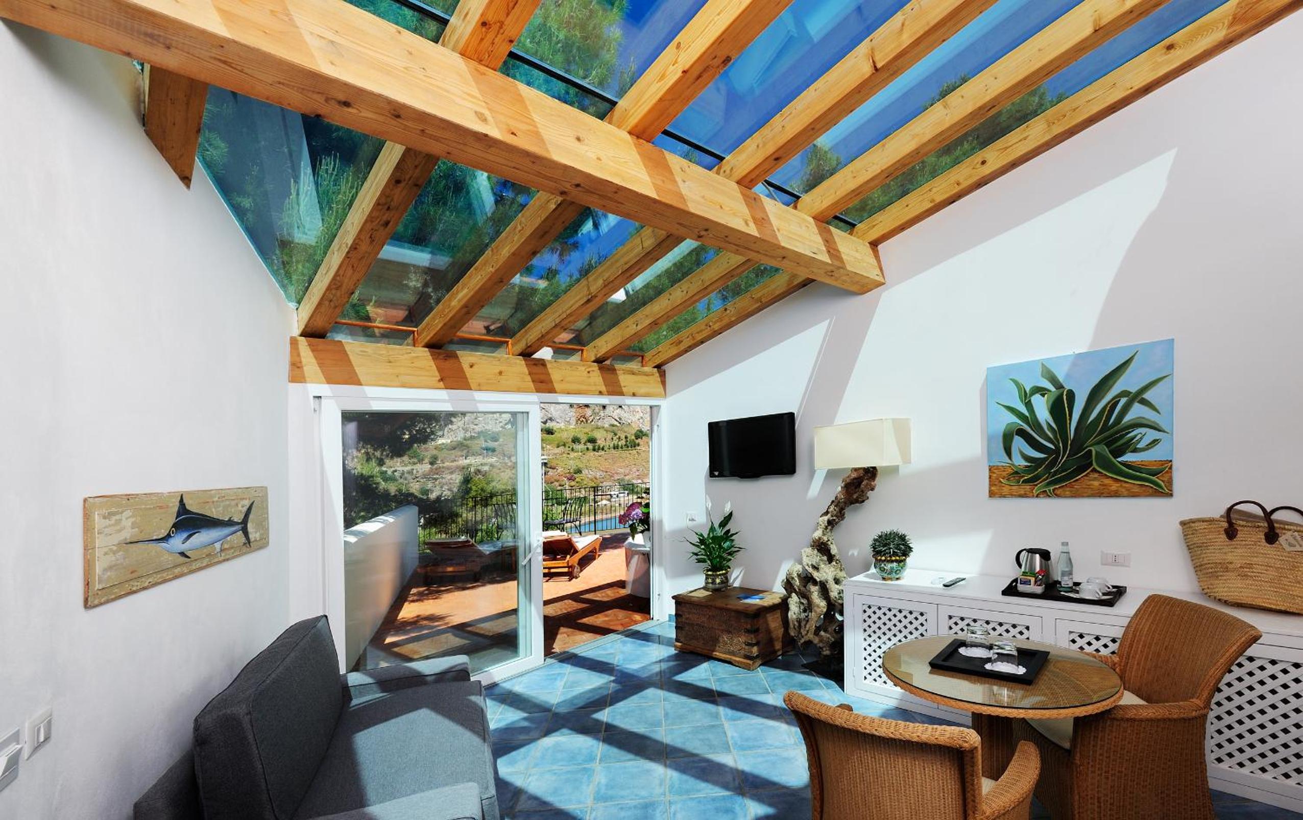 Deluxe Suite with Sea View - Photo 1