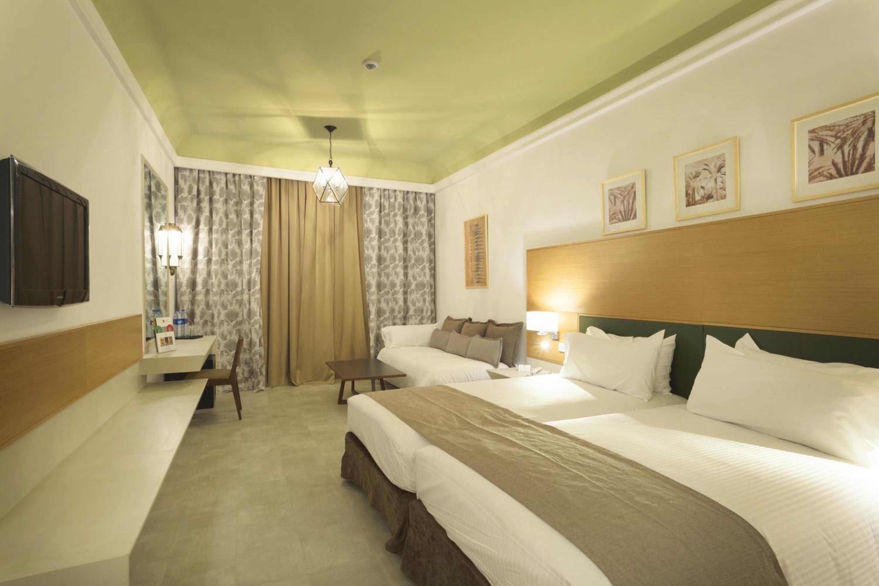 Double Room with Sofa Bed - Photo 5