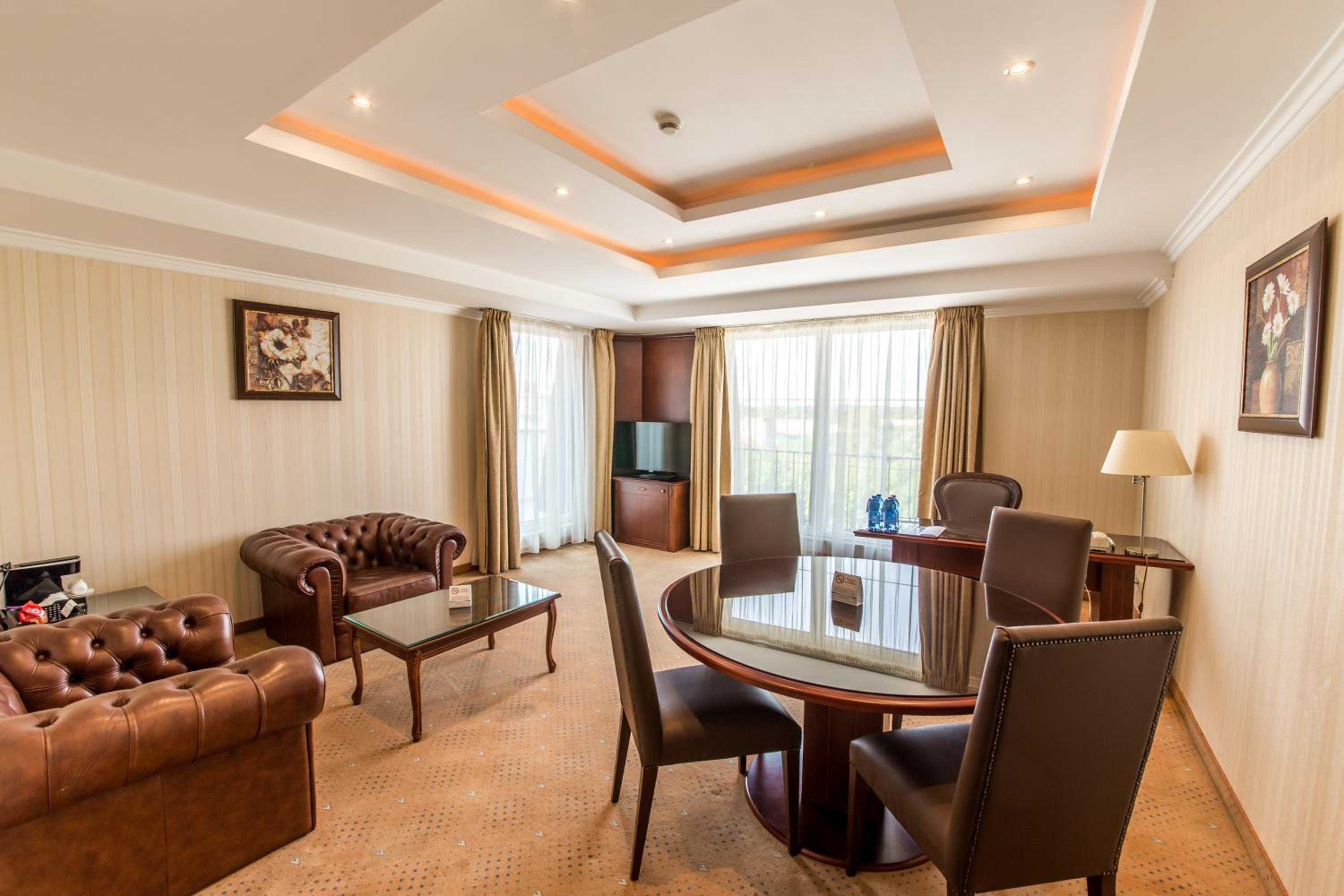 Upgraded Suite, 1 King Bed, Non Smoking