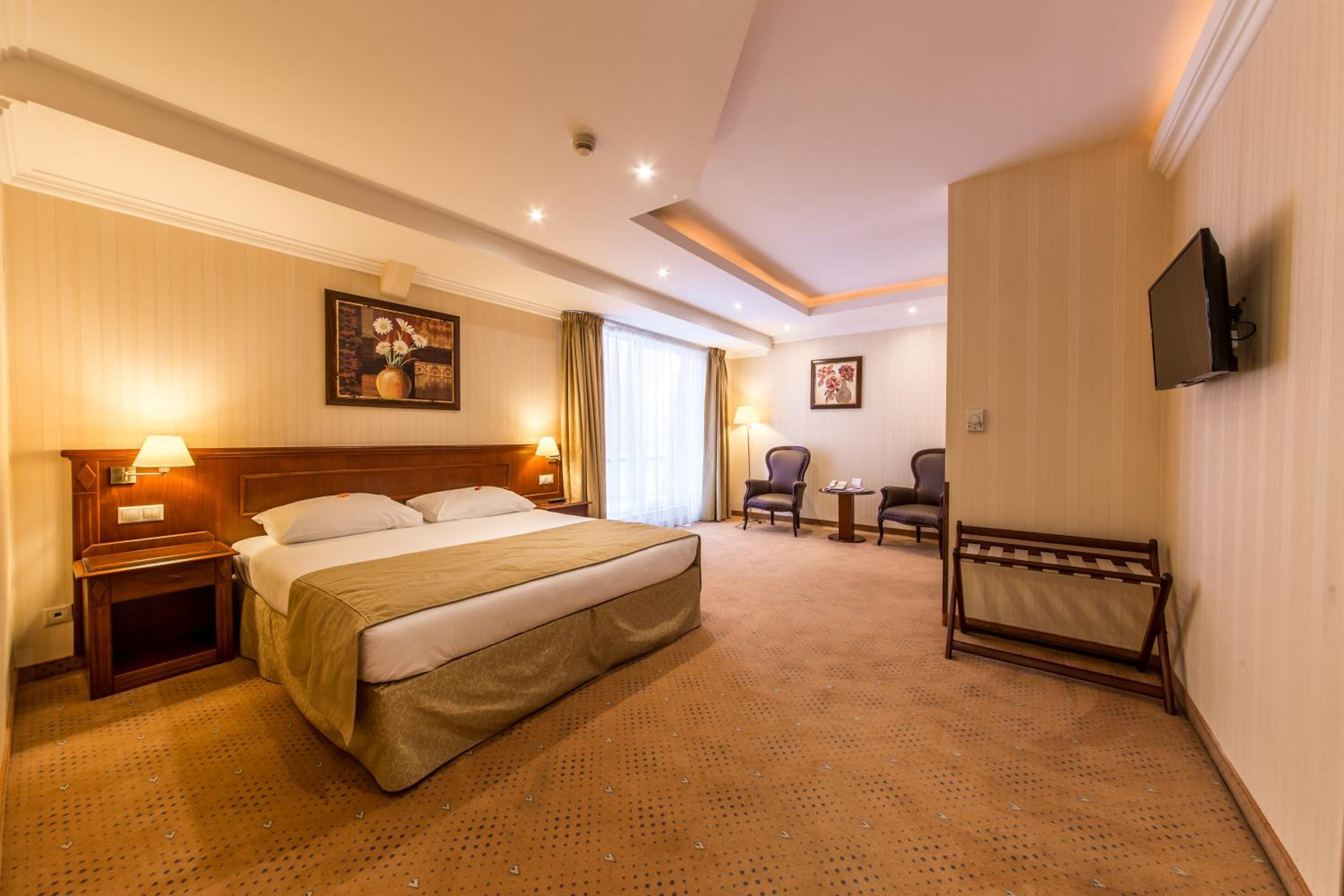 Upgraded Suite, 1 King Bed, Non Smoking