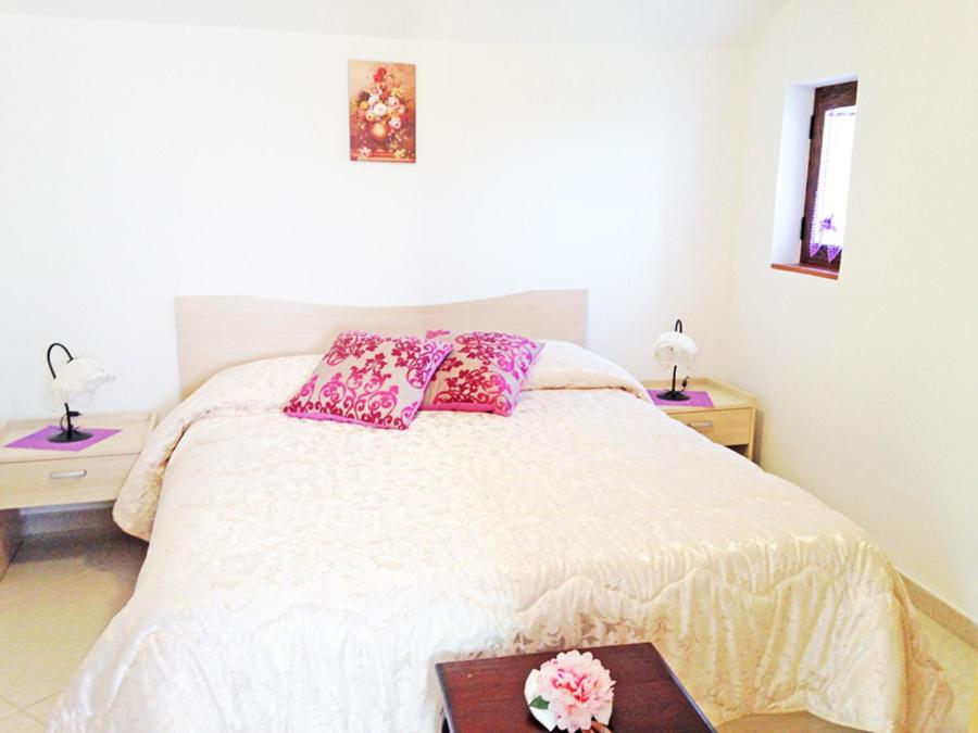 Superior One-Bedroom Apartment - Photo 3
