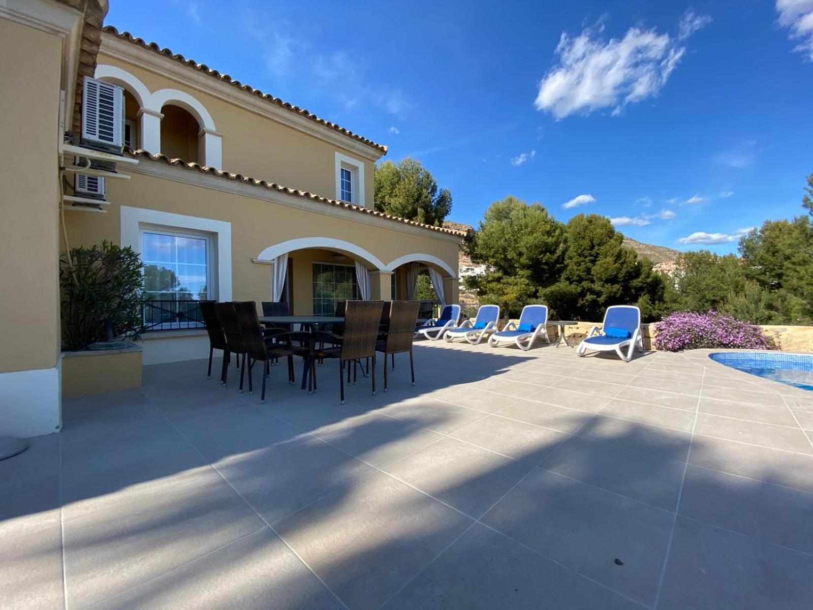 Villa photo 2