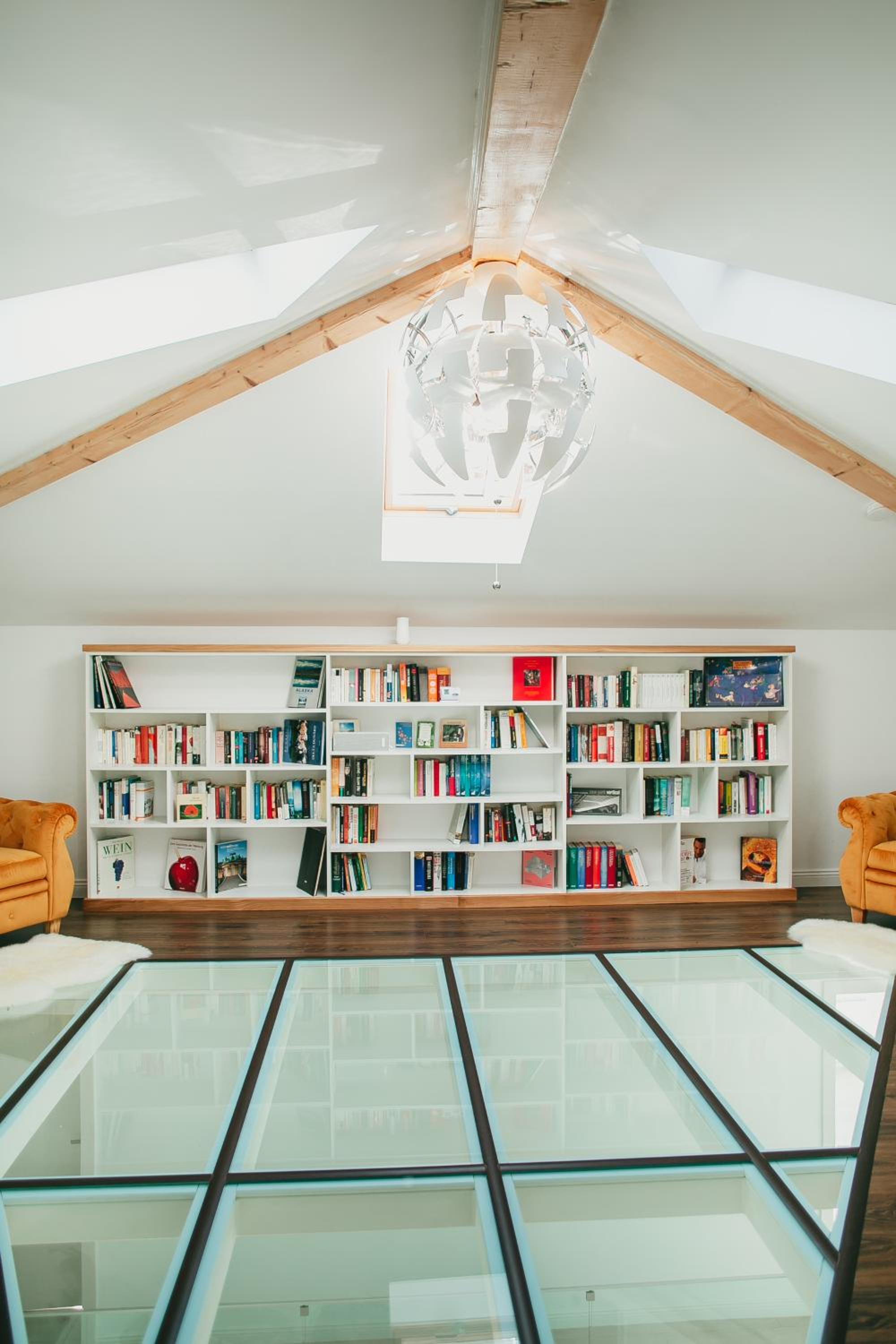 Eight-Bedroom House - Photo 7