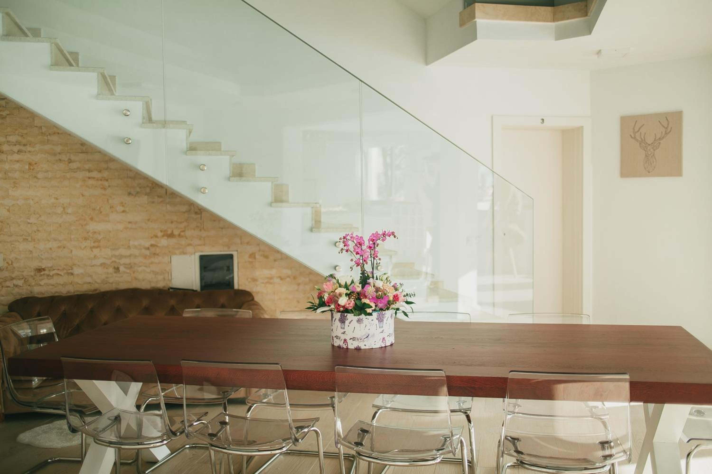 Eight-Bedroom House - Photo 14