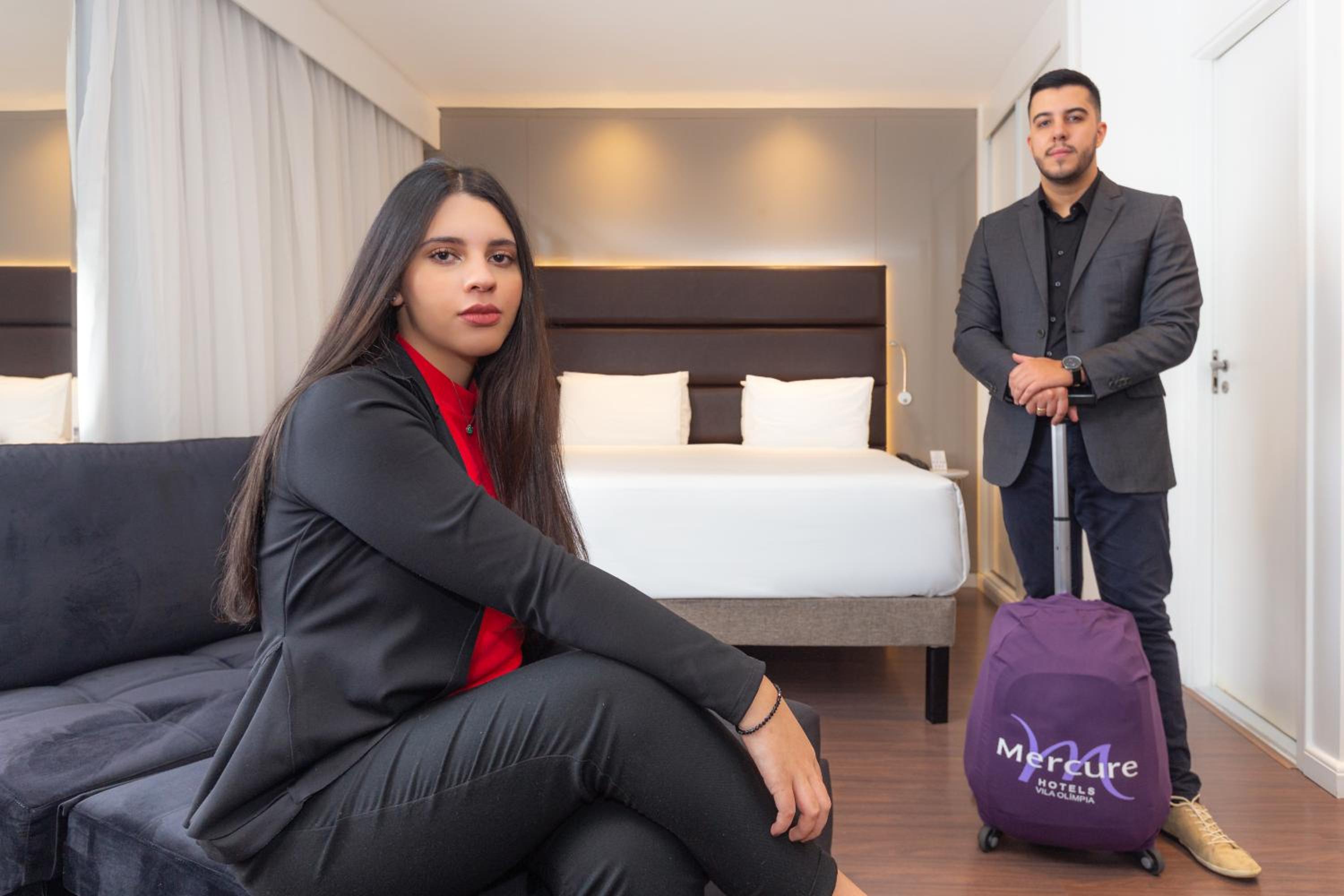 Junior Queen Suite with Sofa Bed and City View - Photo 9