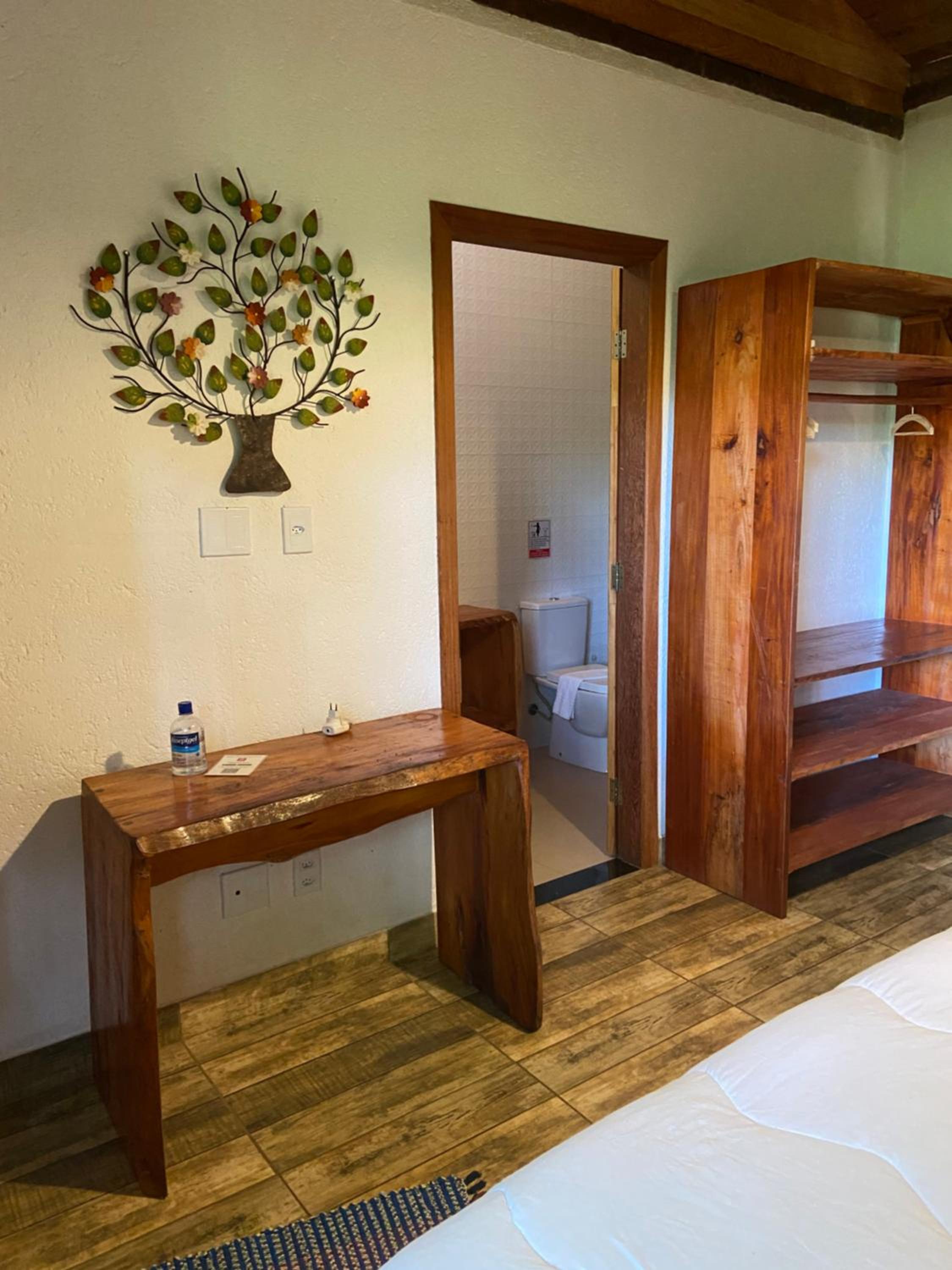 Deluxe King Suite - Photo 8