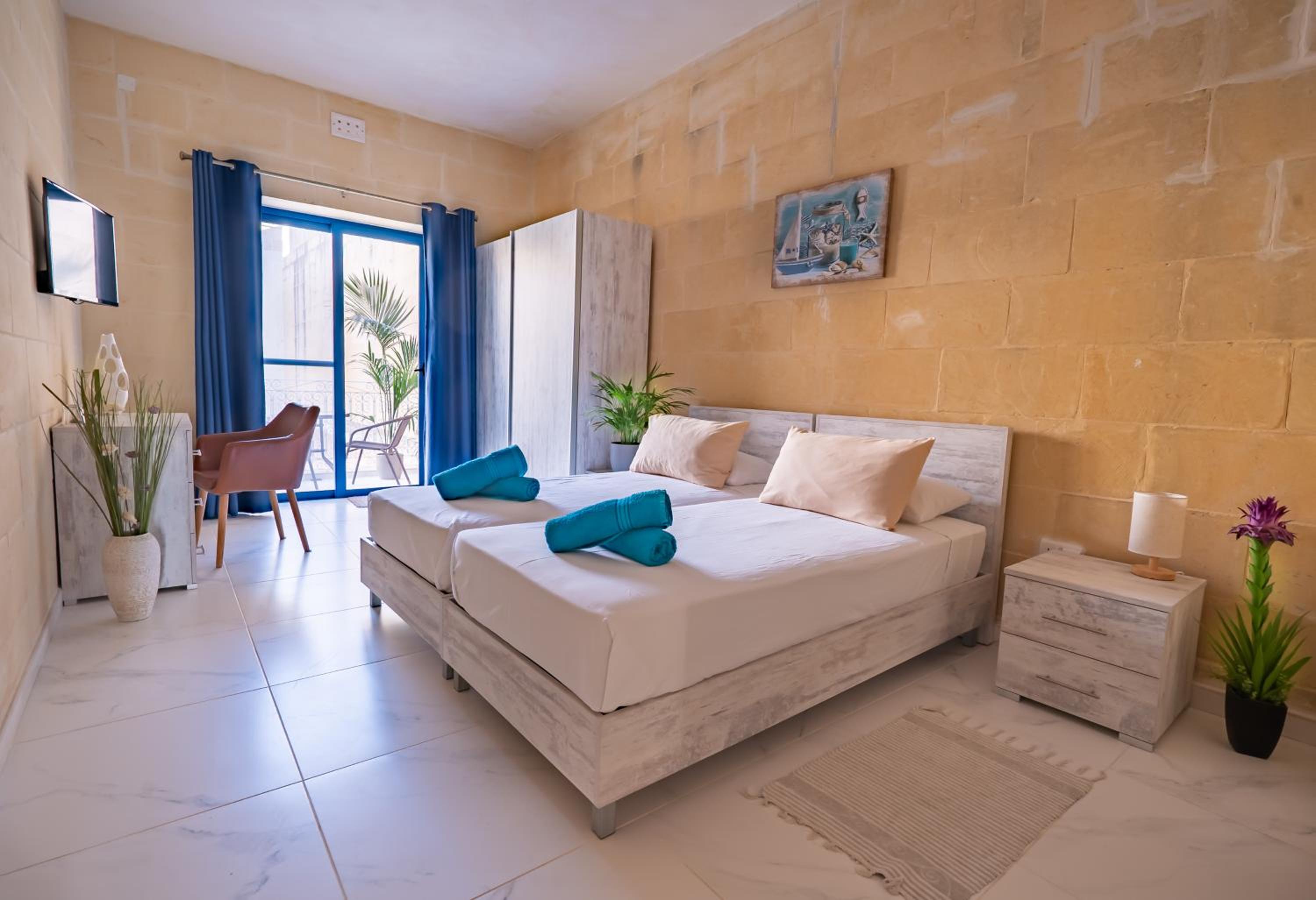 Twin Room with Balcony and Pool View photo 1