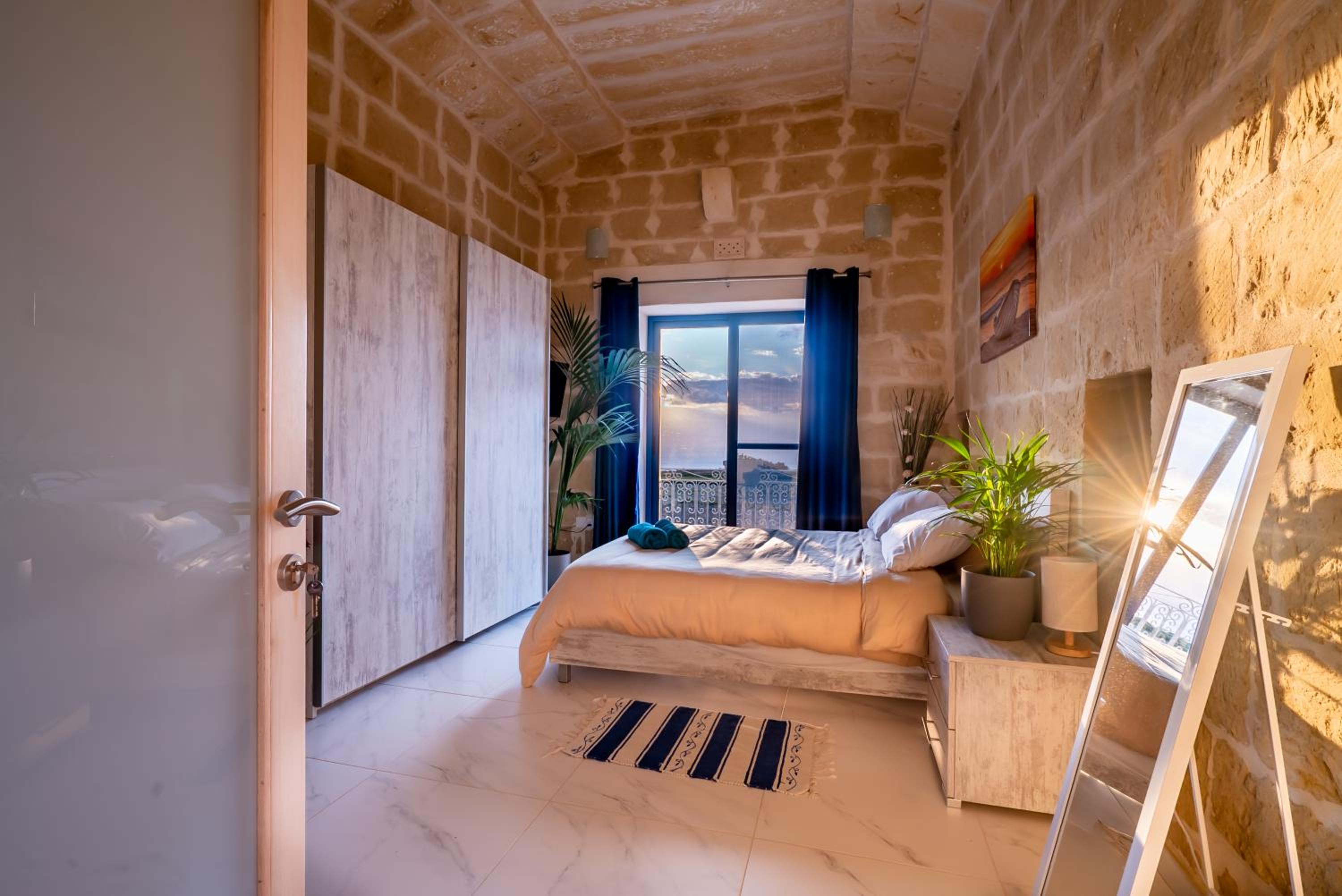 Deluxe Double Room with Sea View - Photo 5