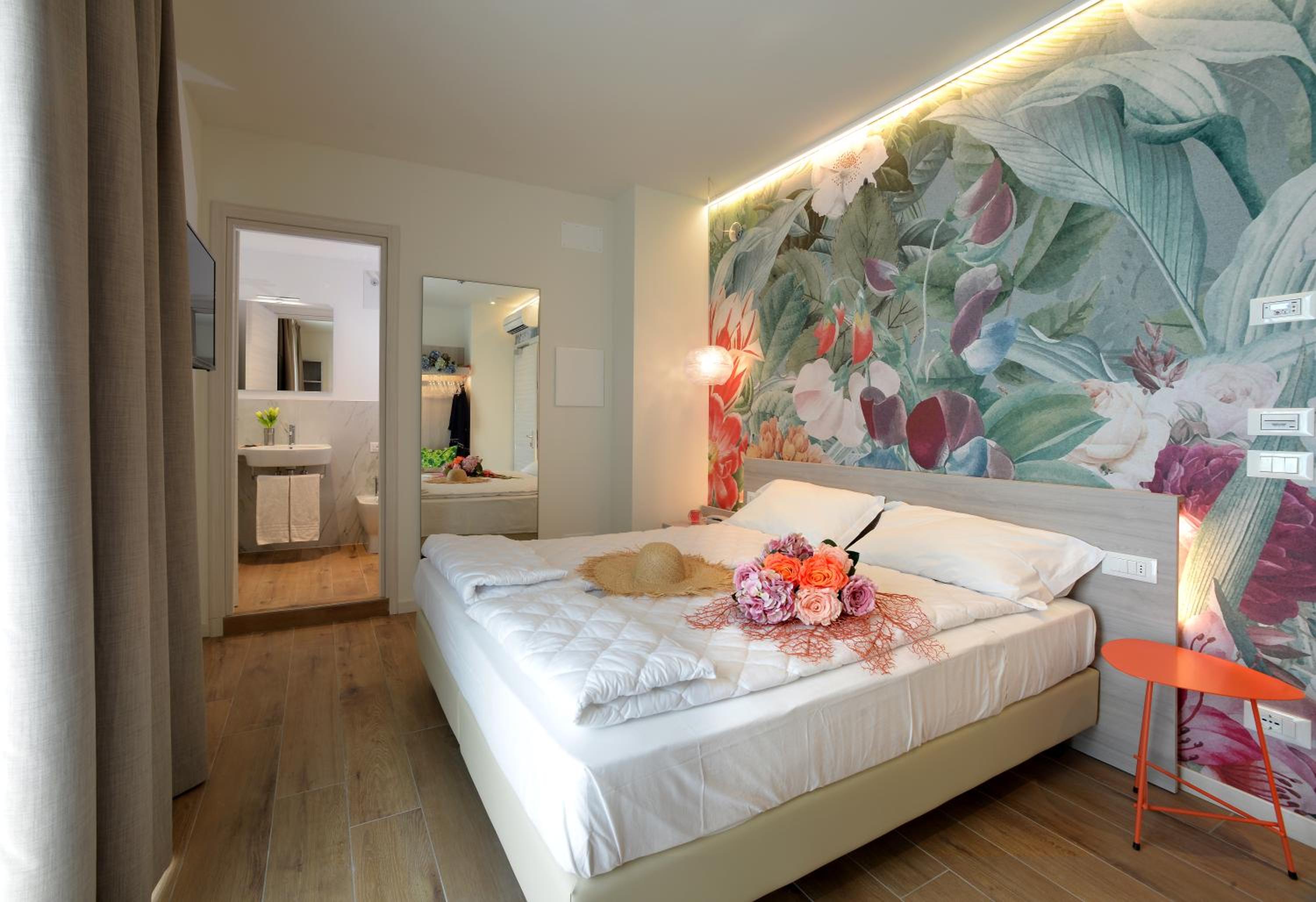 Double Room - Photo 7