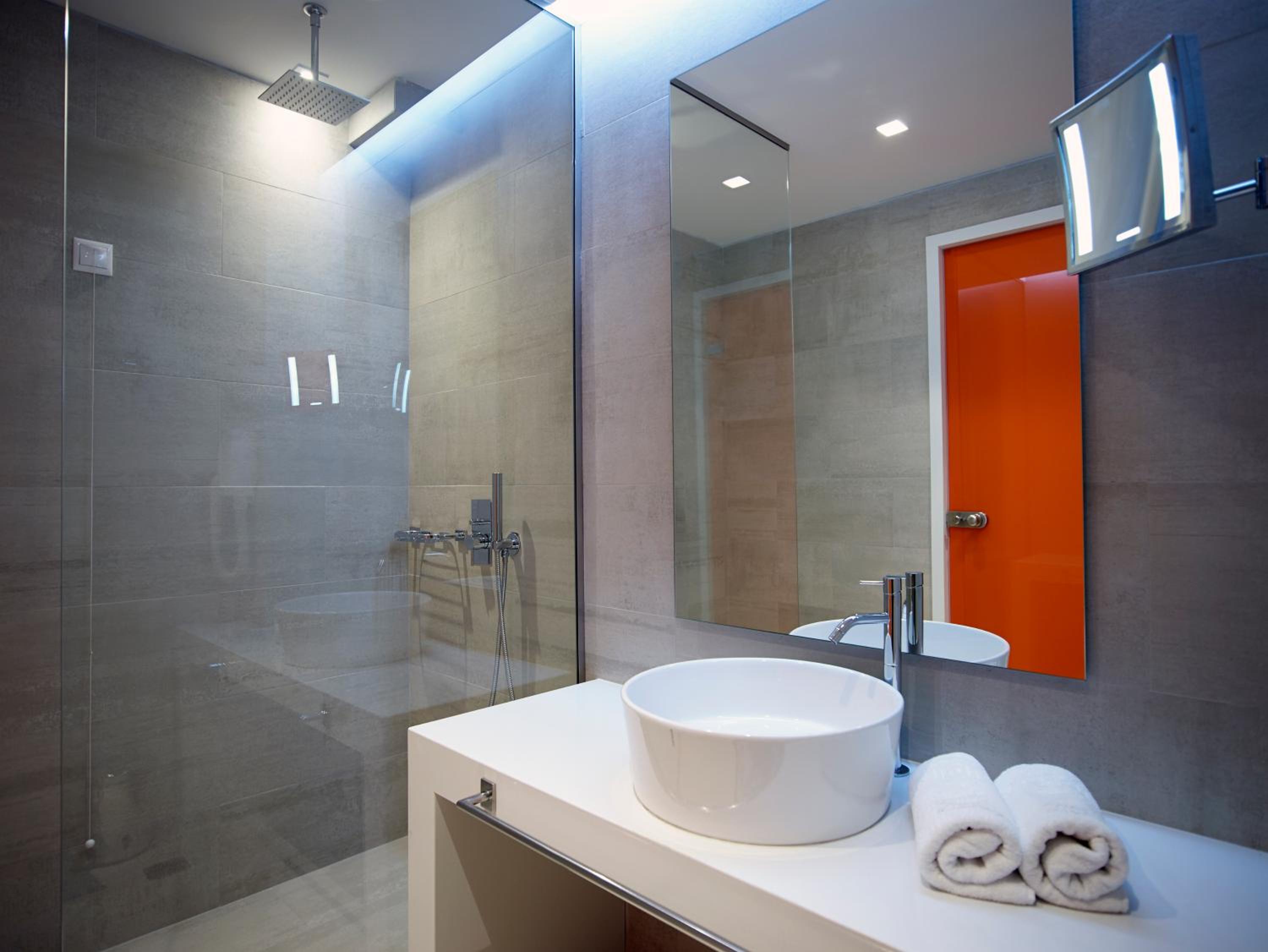 Double or Twin Room - Photo 10