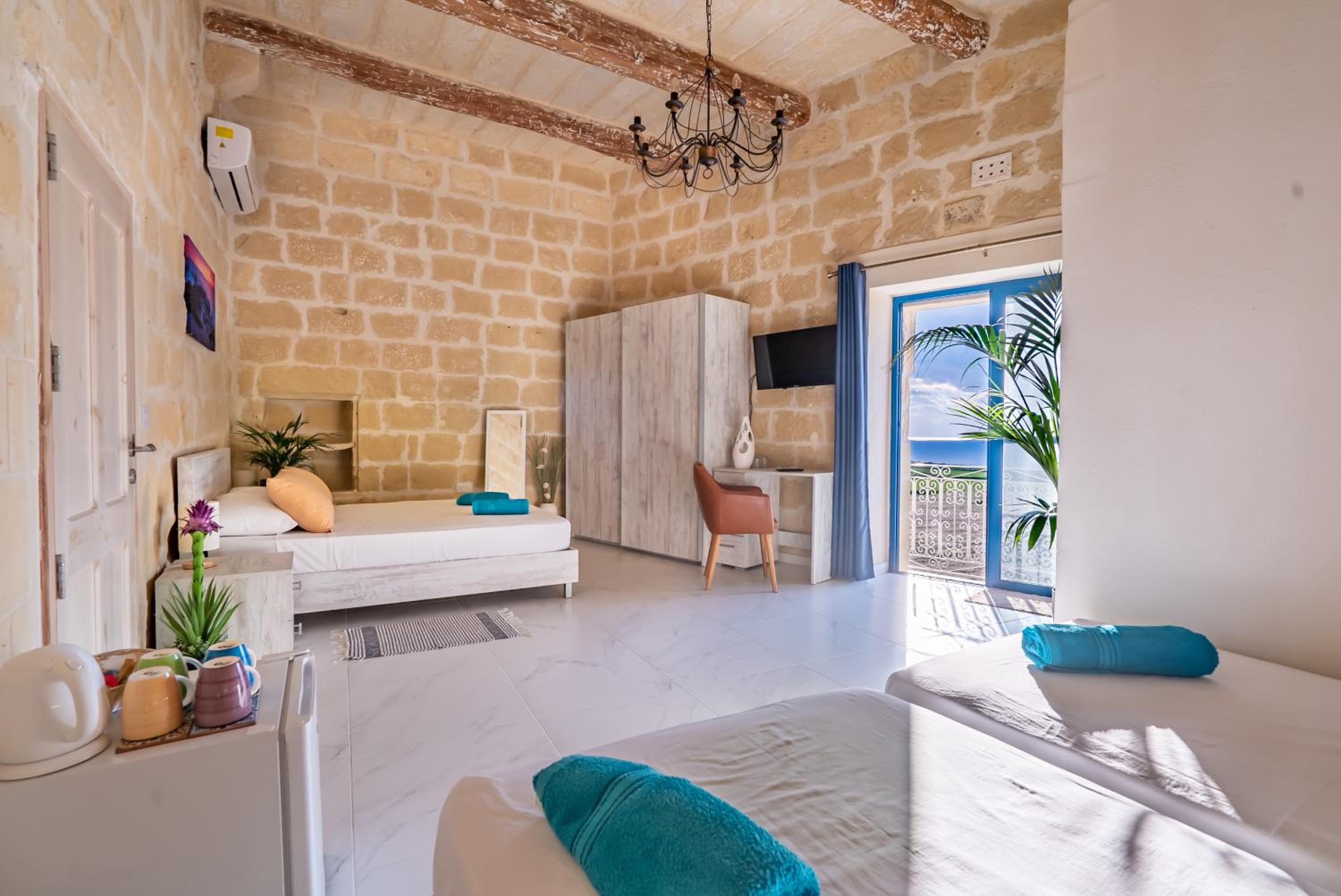 Suite with Balcony and Sea View photo 1