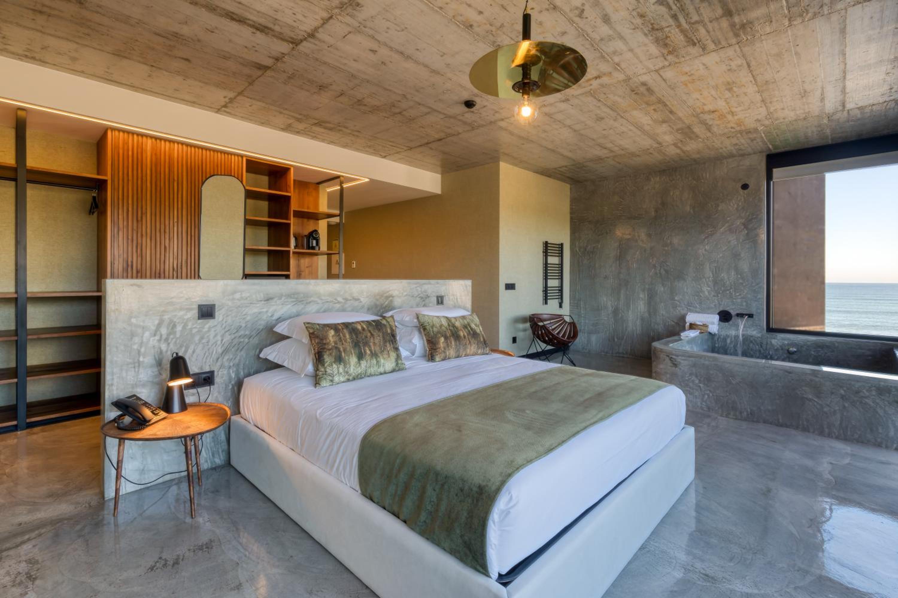 Deluxe Sea Suite - Photo 1