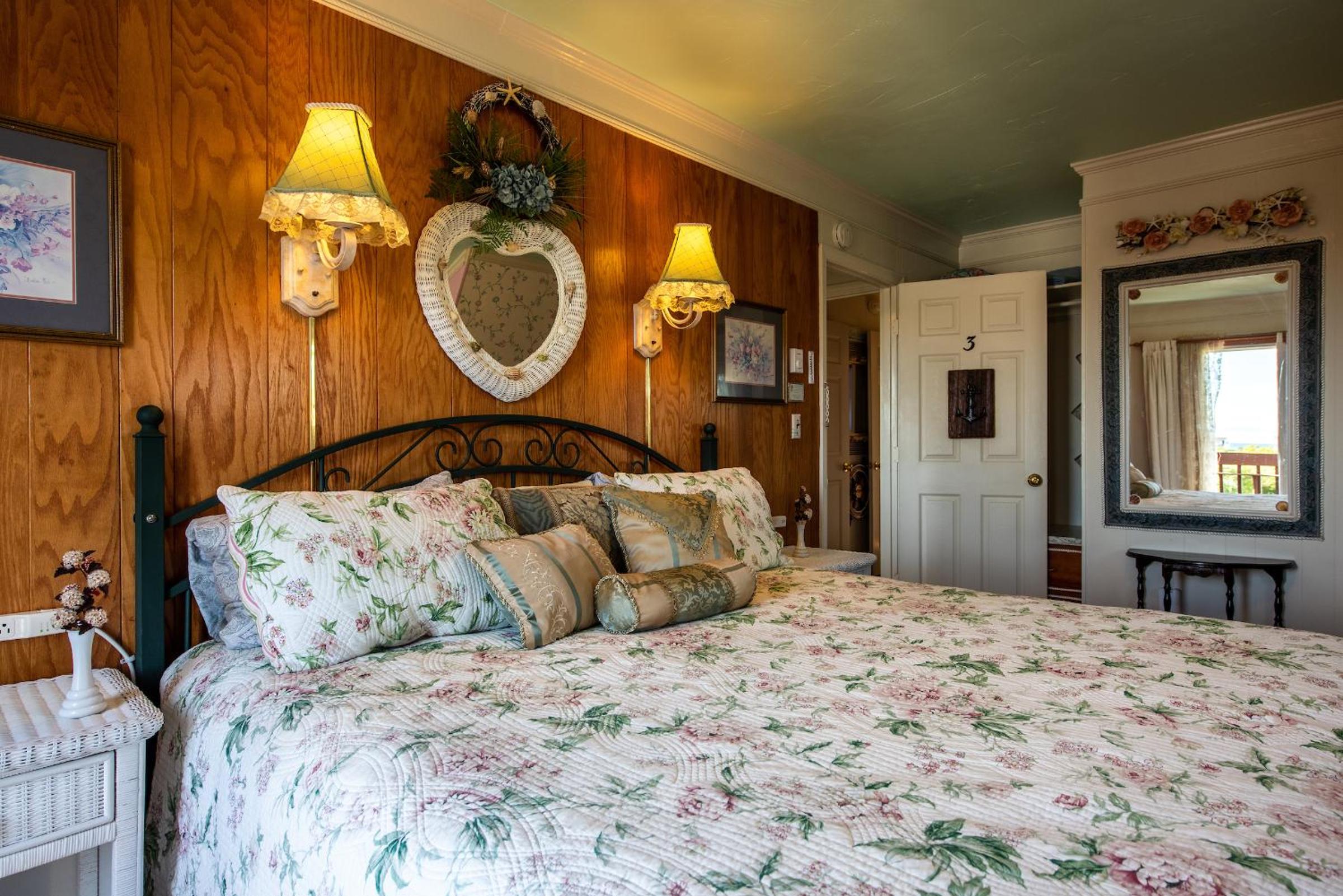 King Room with Balcony photo 2
