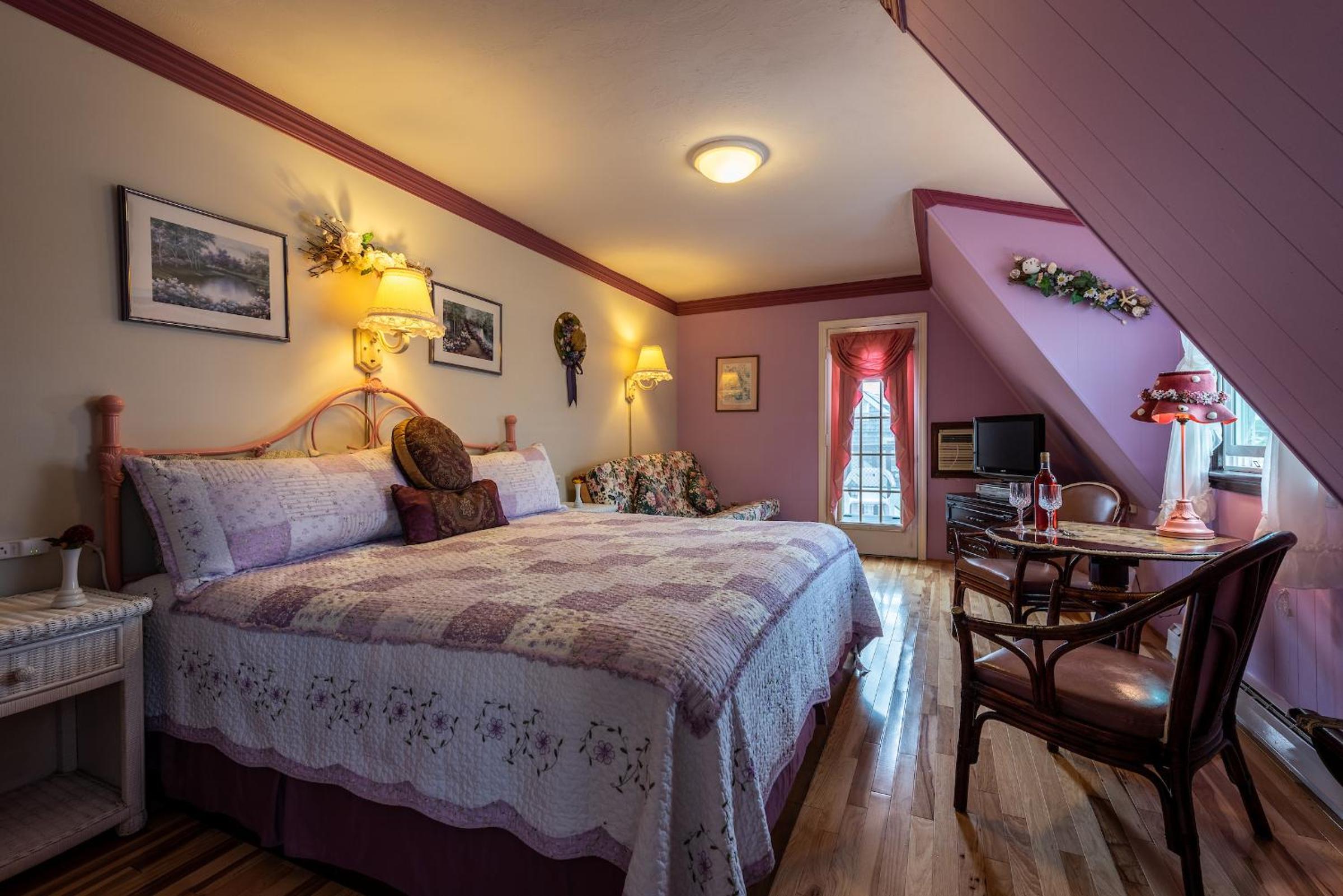 King Room with Balcony photo 3