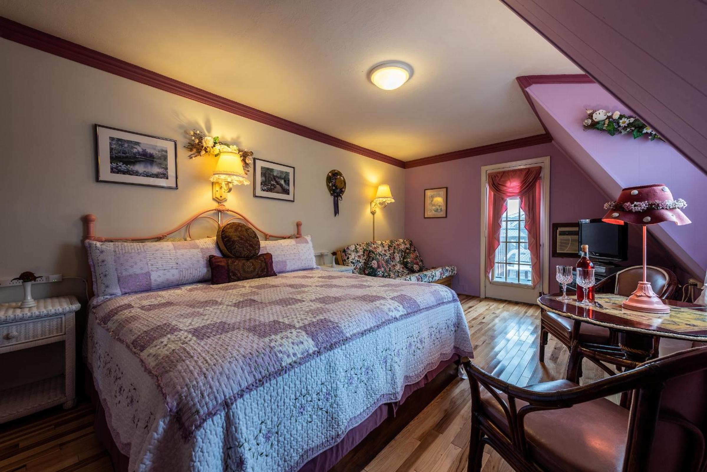 King Room with Balcony photo 1