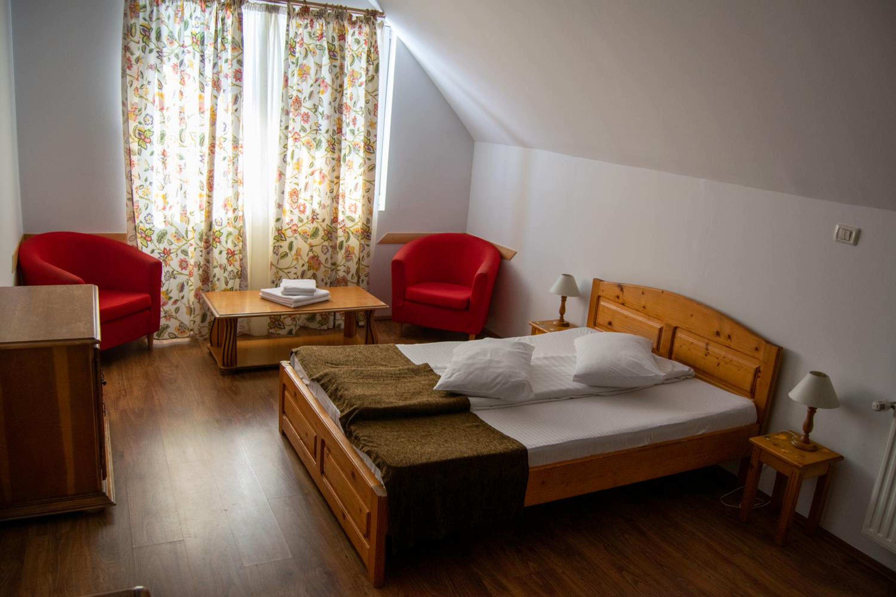 Suite - Photo 1