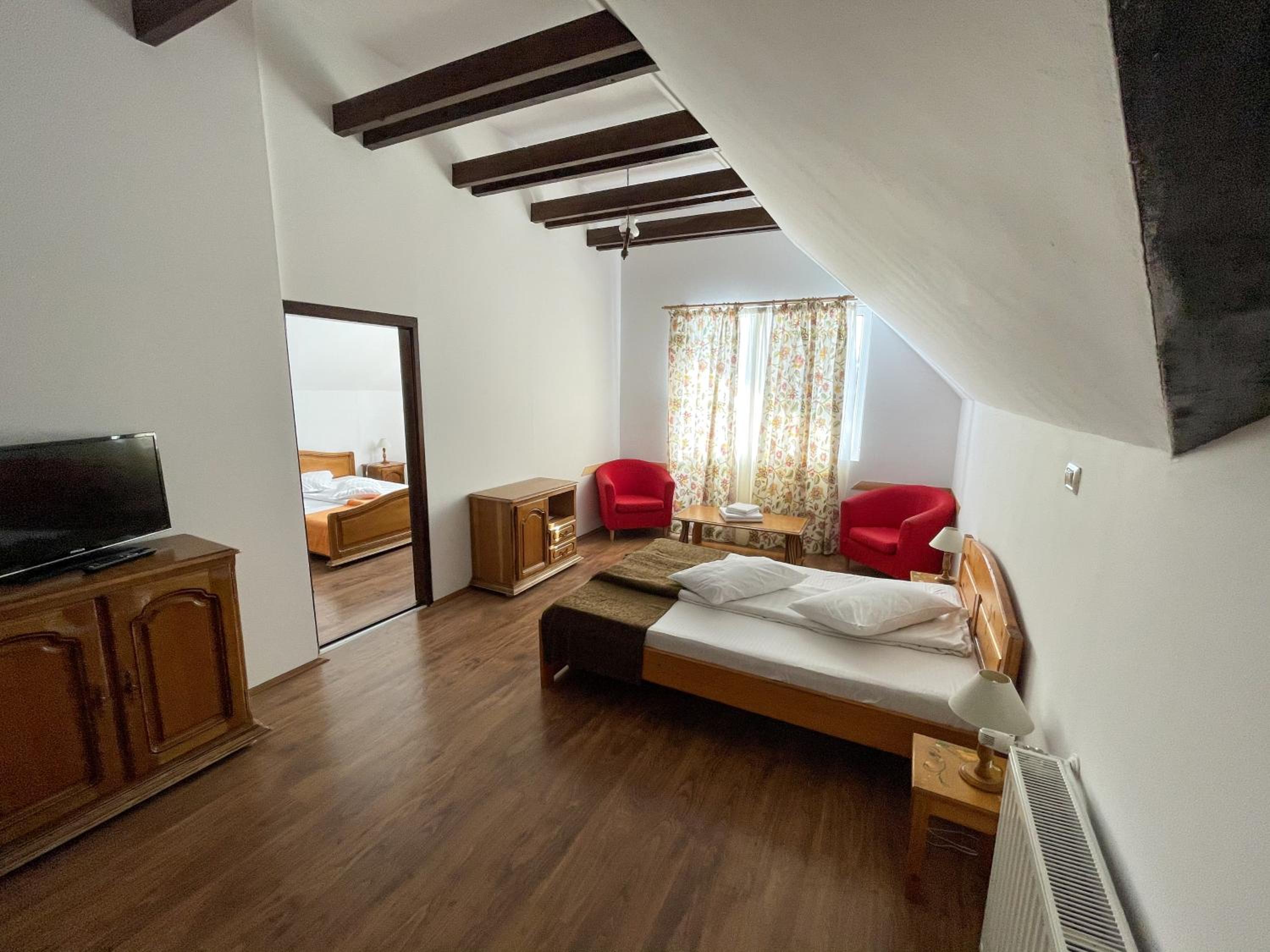 Suite - Photo 3