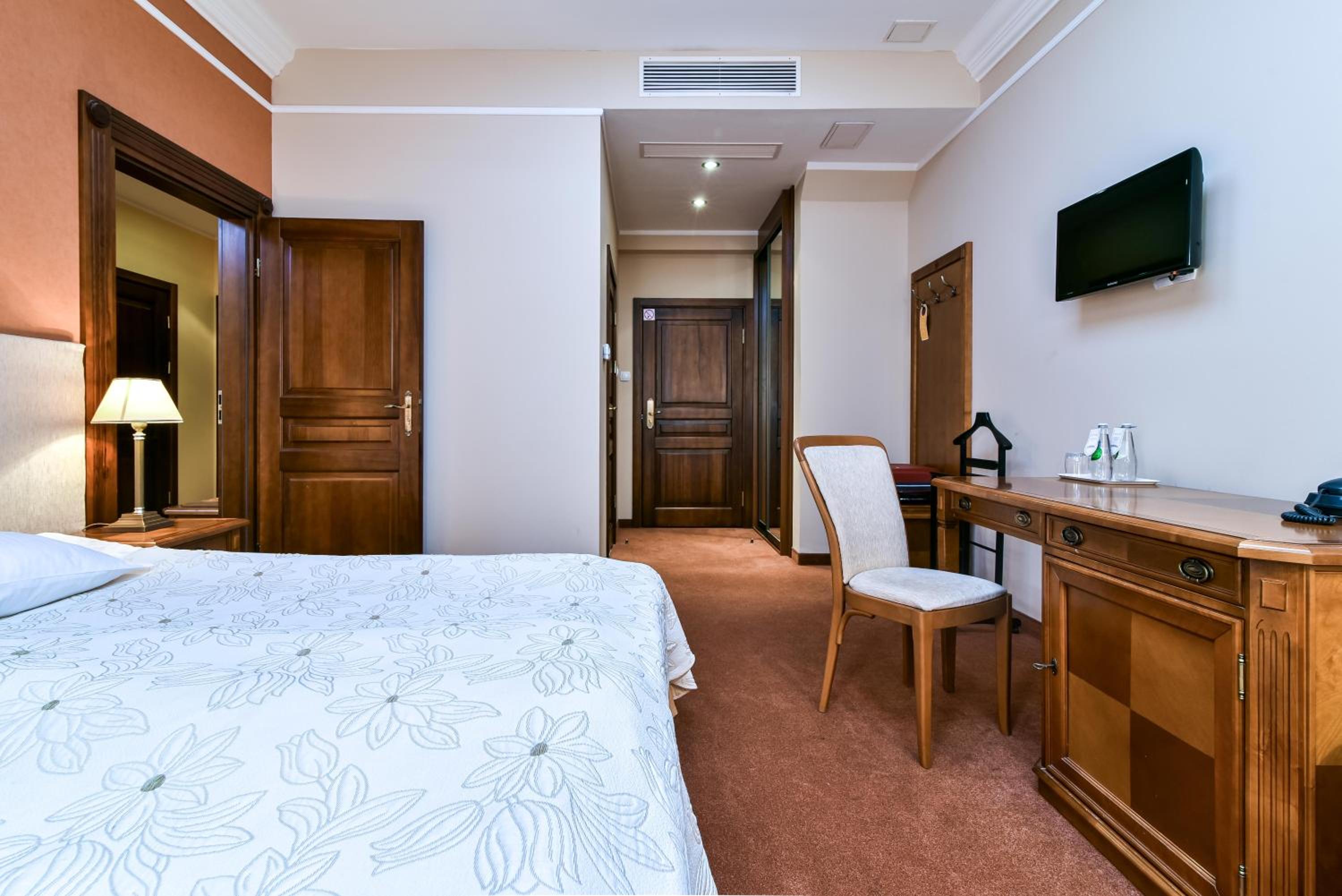 One-Bedroom Suite photo 2