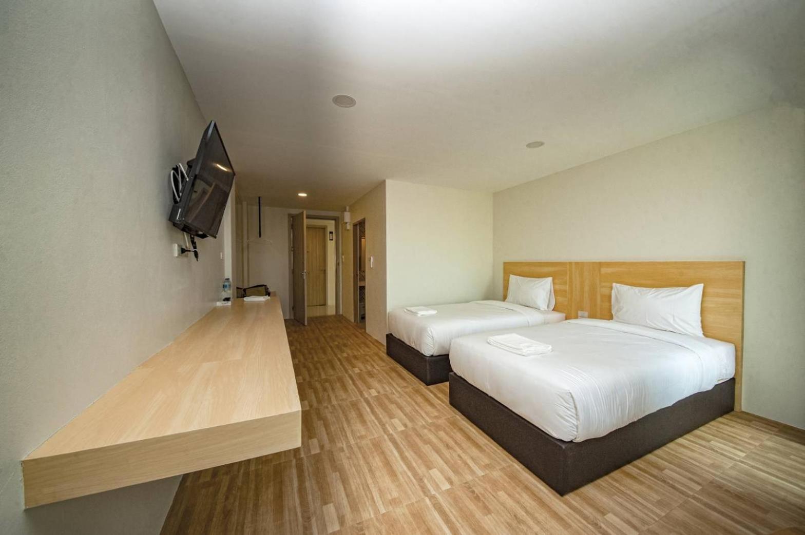 Deluxe Twin Room - Photo 18