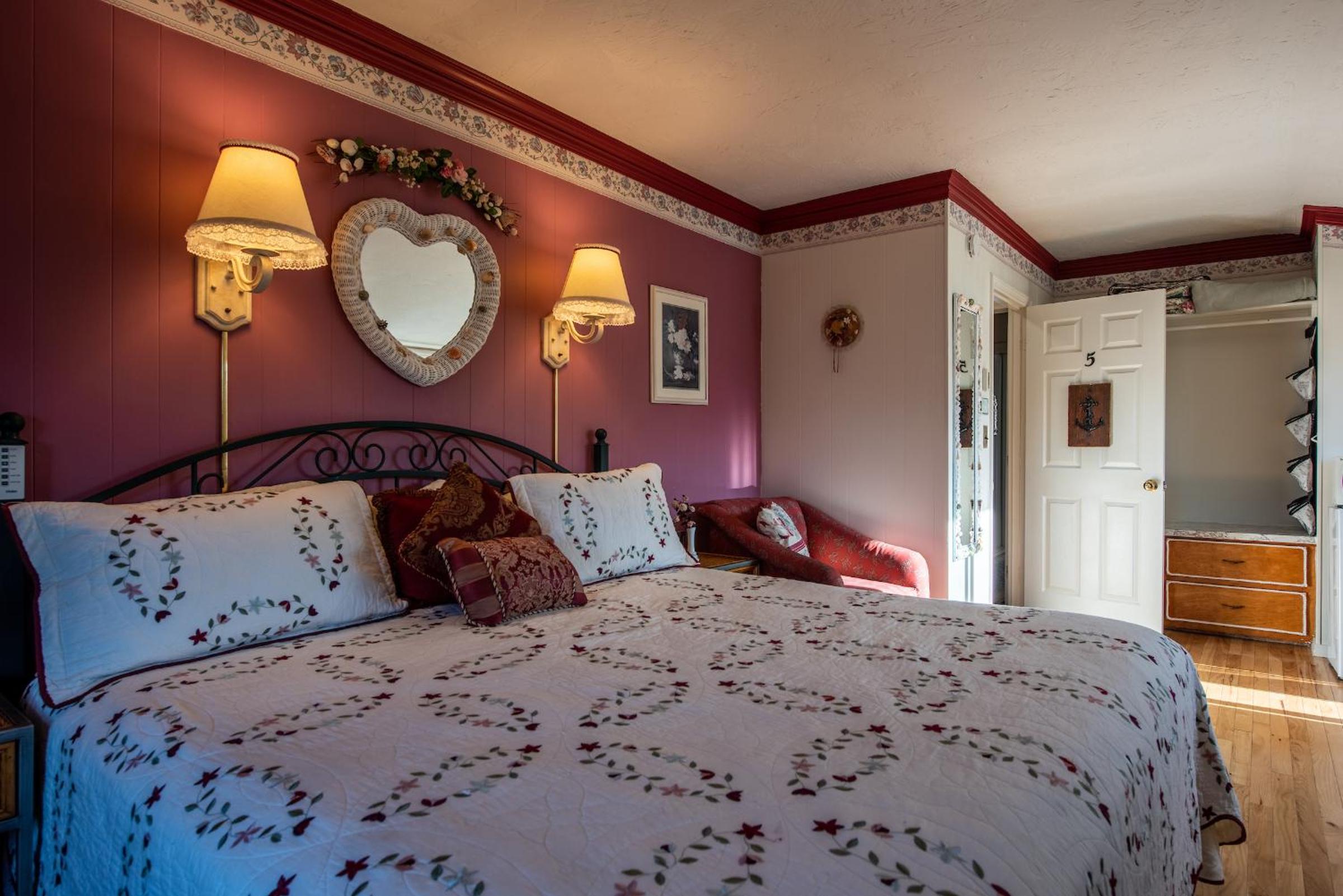 King Room with Balcony photo 1