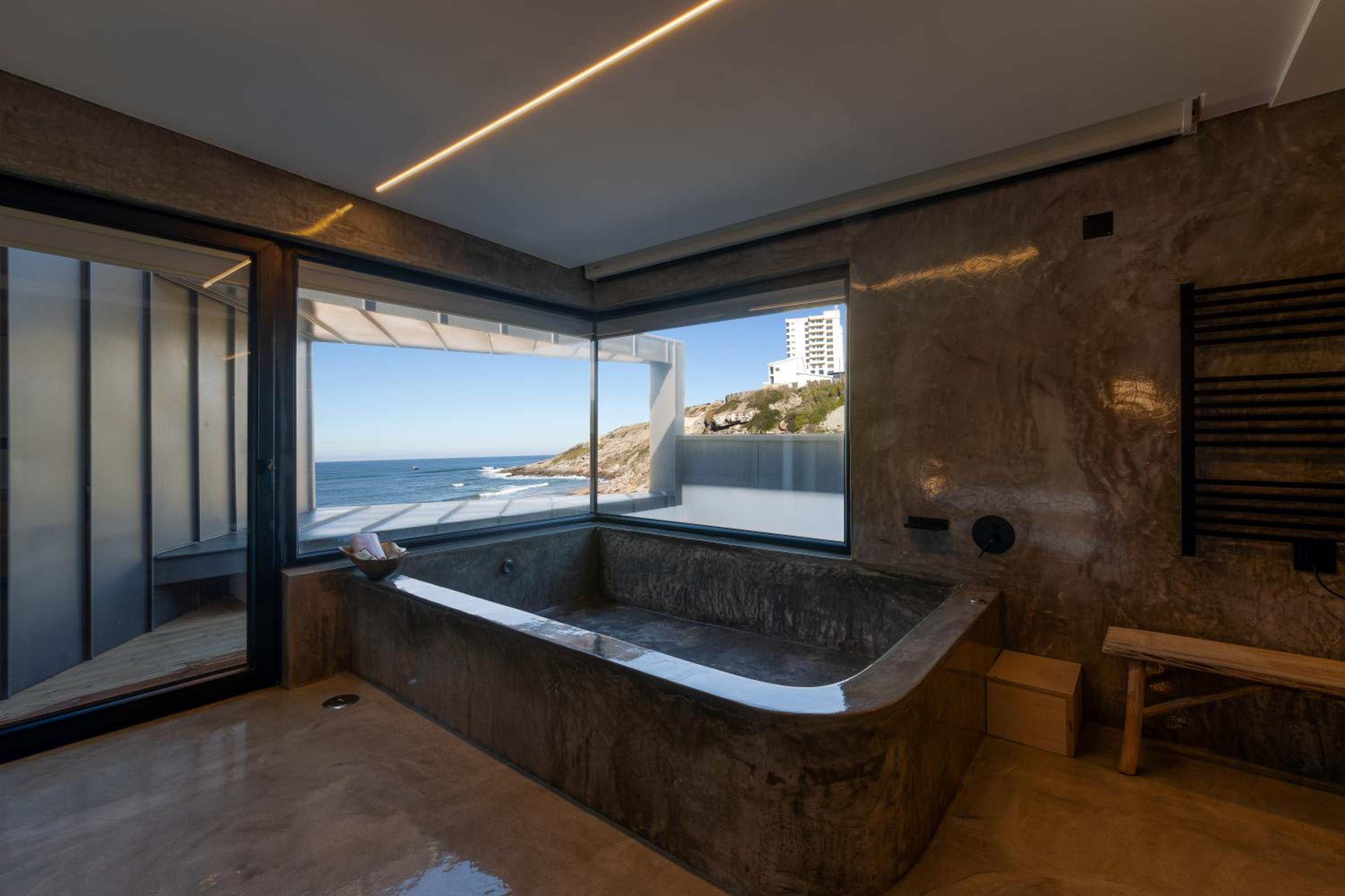 Well Suite - Photo 5