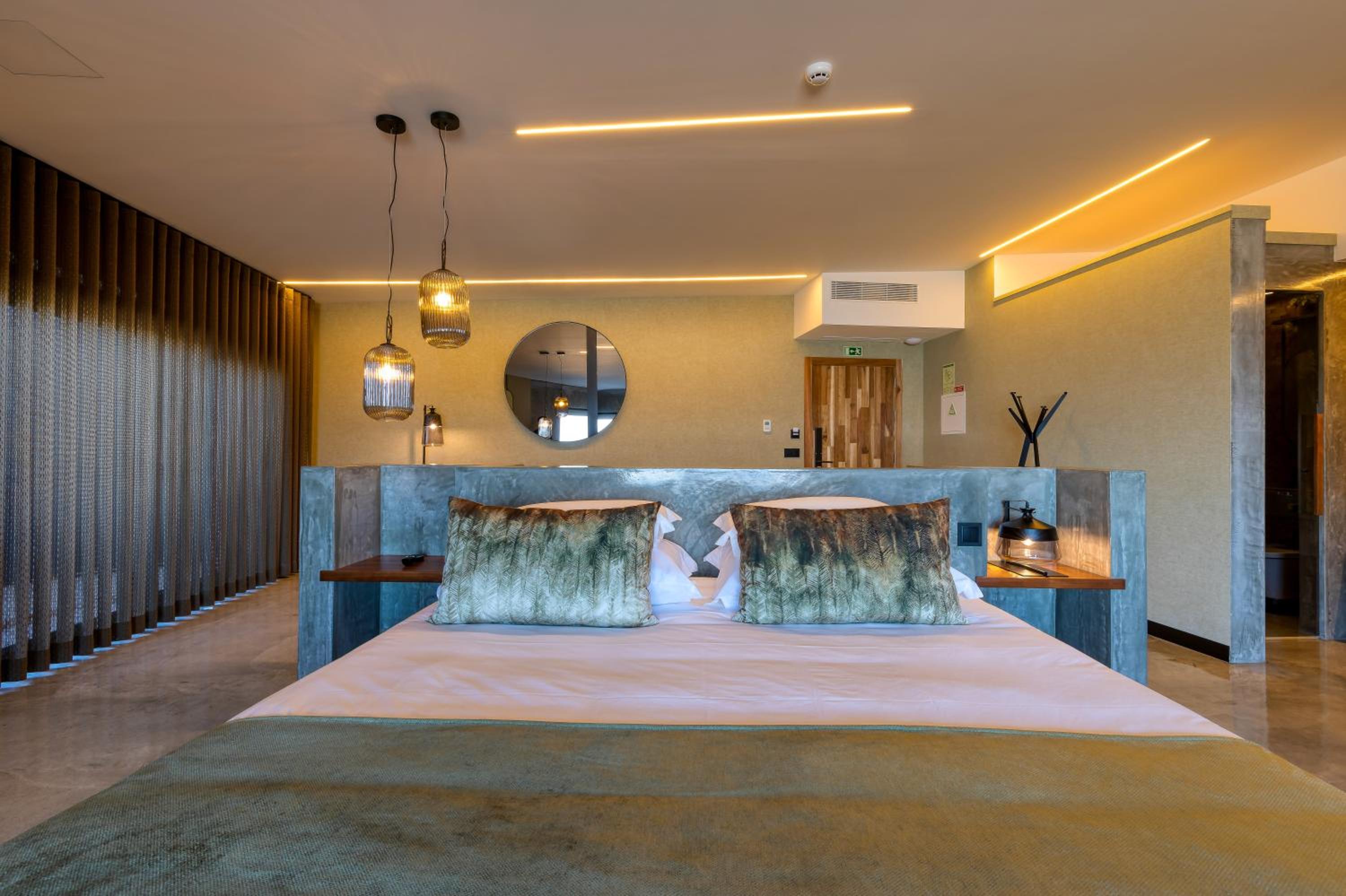 Well Suite - Photo 1