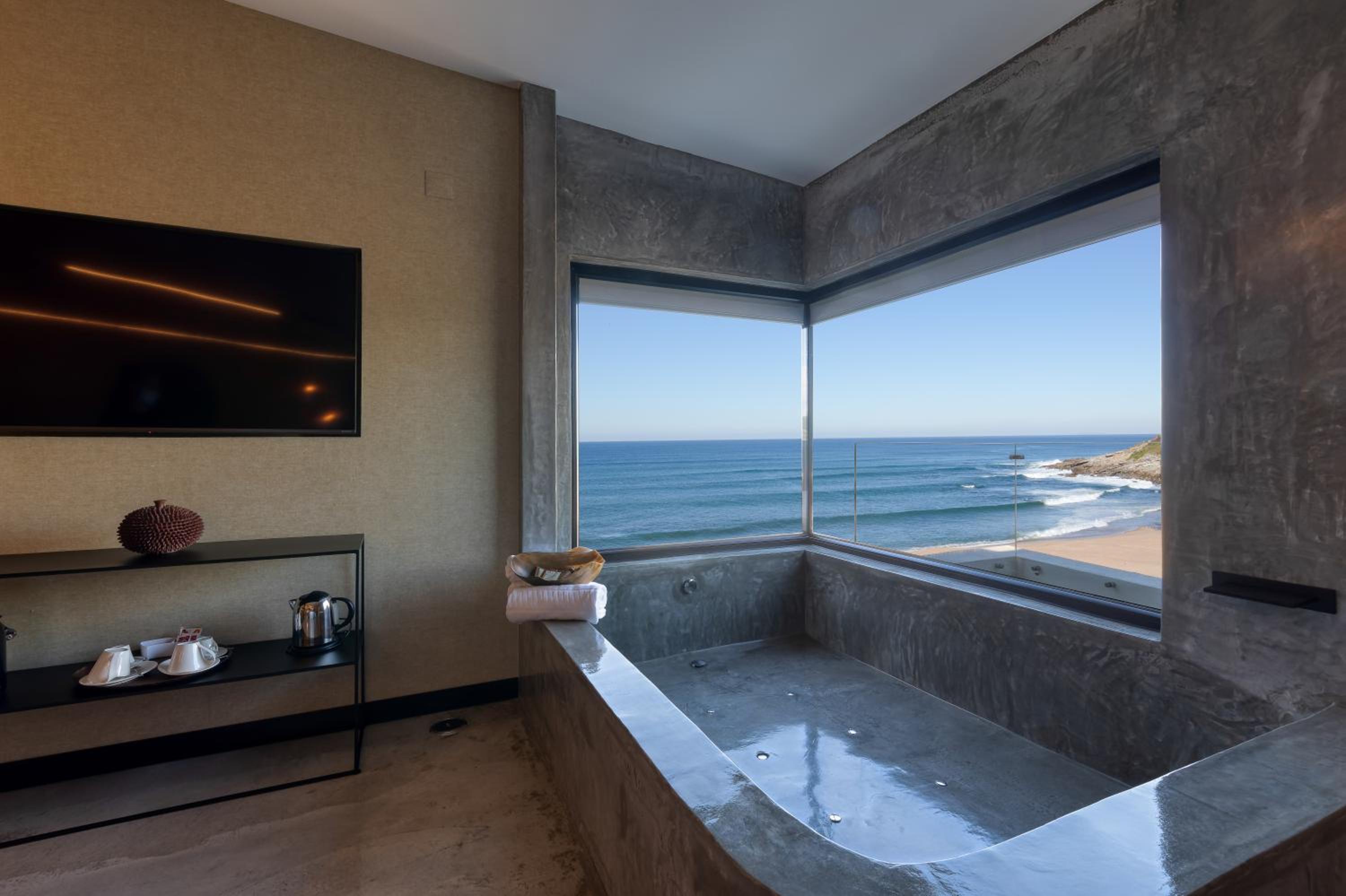 Well Suite - Photo 11