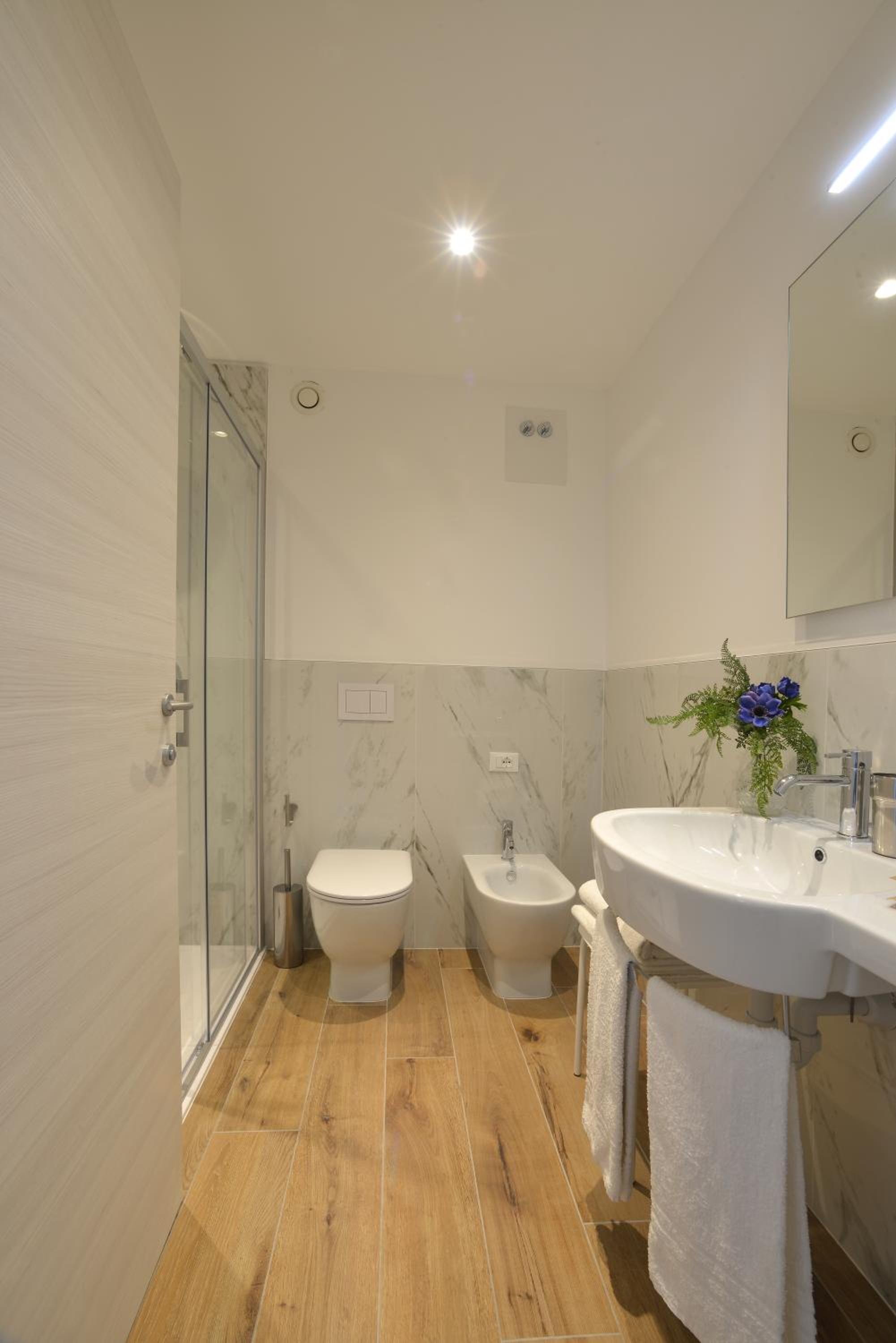 Double Room - Photo 17